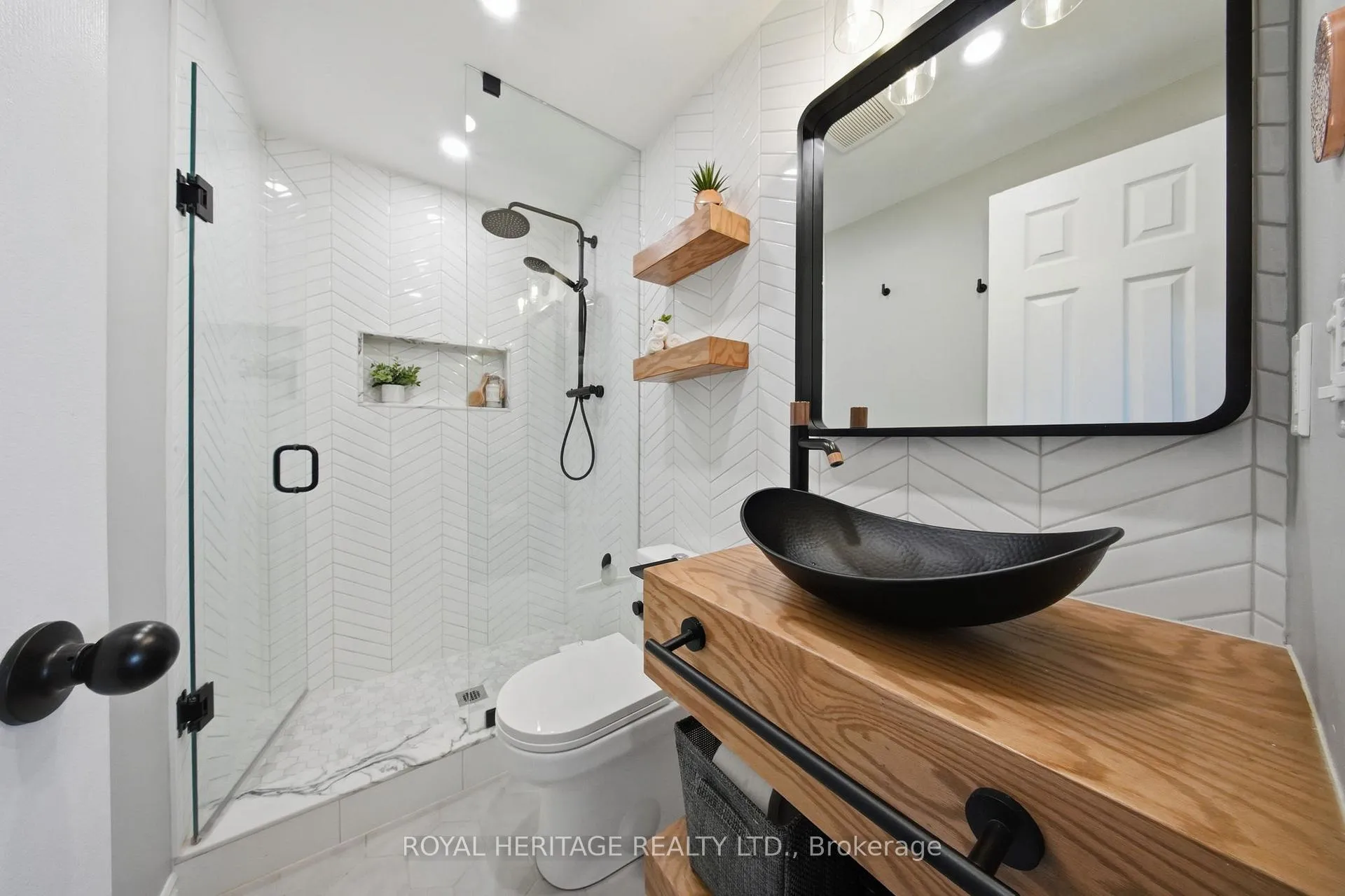 Photo 13 of 1538 Connery Crescent, Oshawa, Lakeview — HOMEH