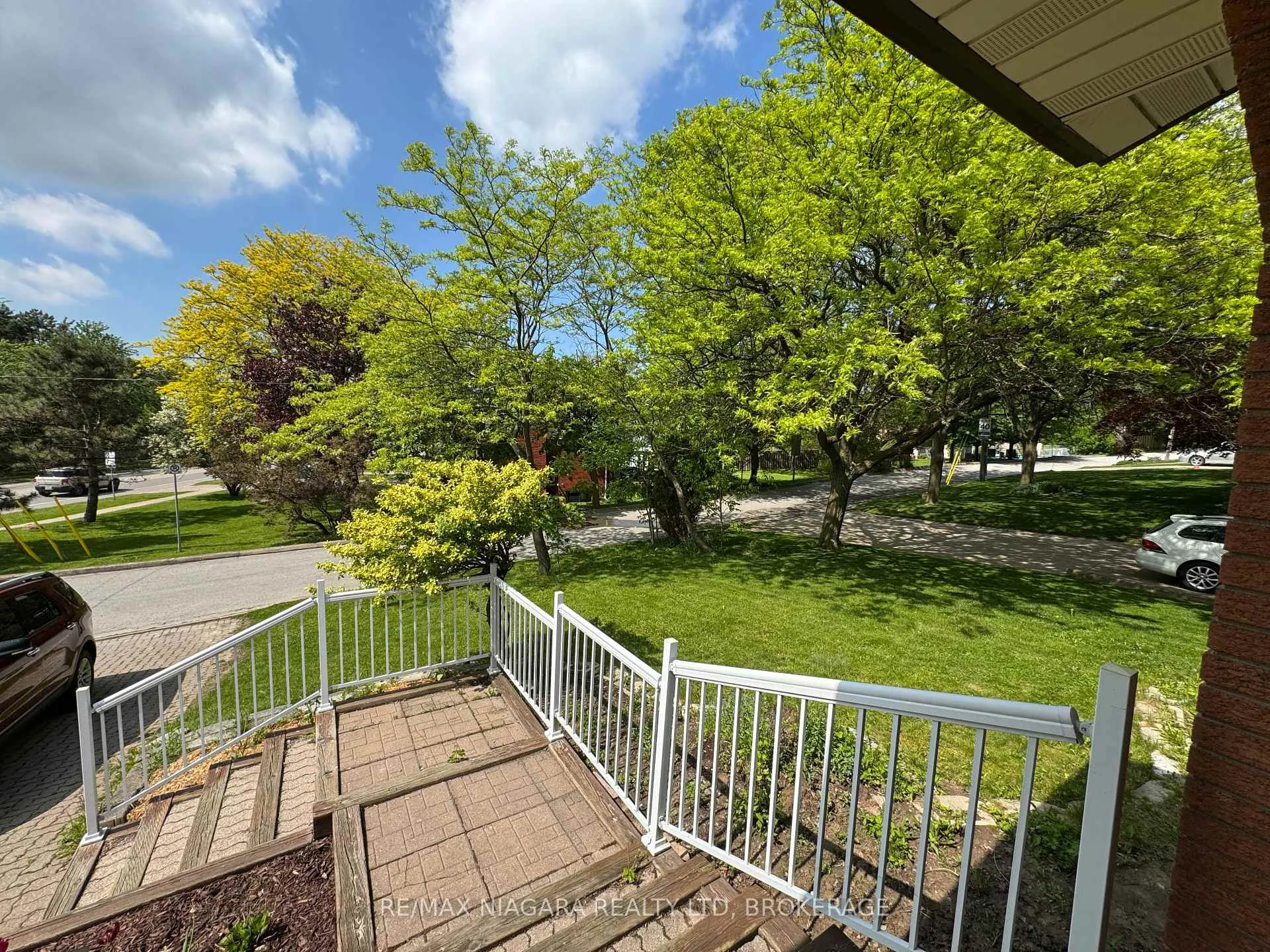 Photo 2 of Unit Upper, 4 Trillium Lane, St. Catharines, Glendale/Glenridge — HOMEH