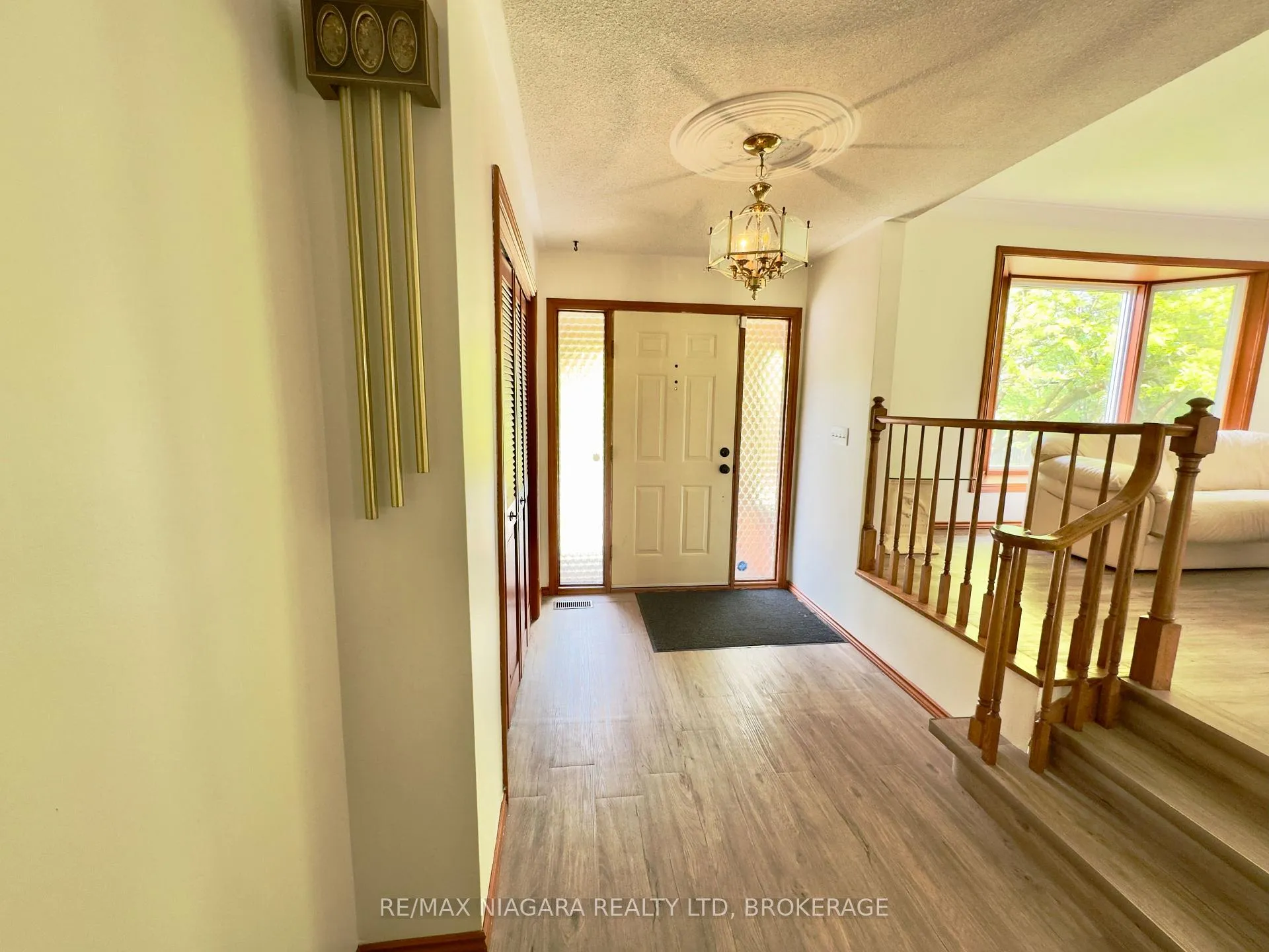 Photo 3 of Unit Upper, 4 Trillium Lane, St. Catharines, Glendale/Glenridge — HOMEH