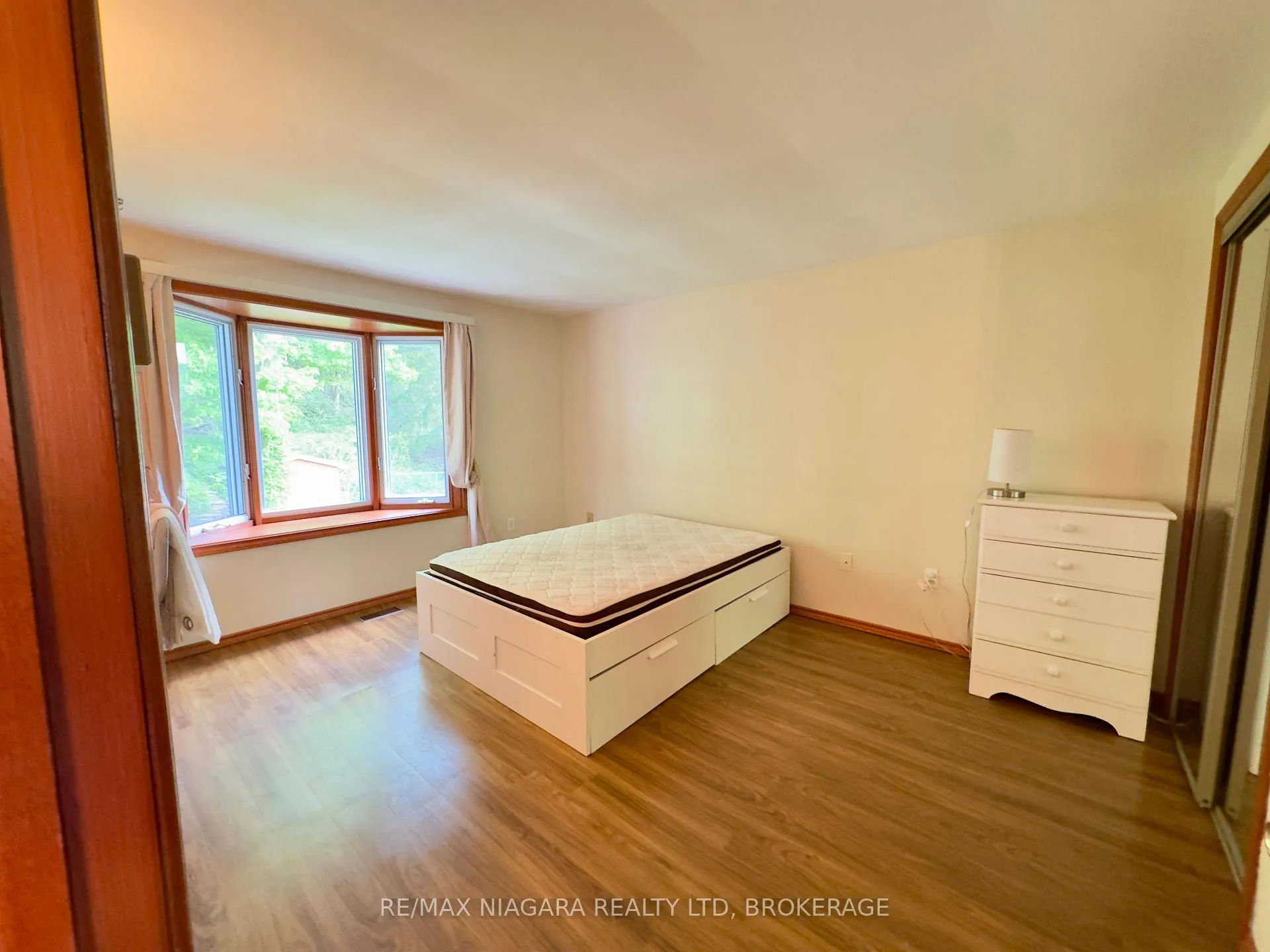 Photo 10 of Unit Upper, 4 Trillium Lane, St. Catharines, Glendale/Glenridge — HOMEH