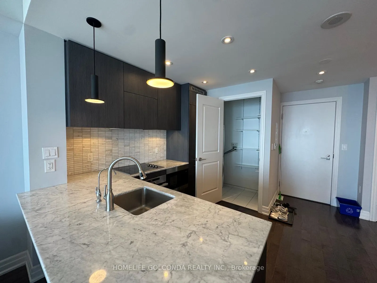 Photo 3 of Unit 5101, 8 The Esplanade, Toronto, Waterfront Communities — HOMEH