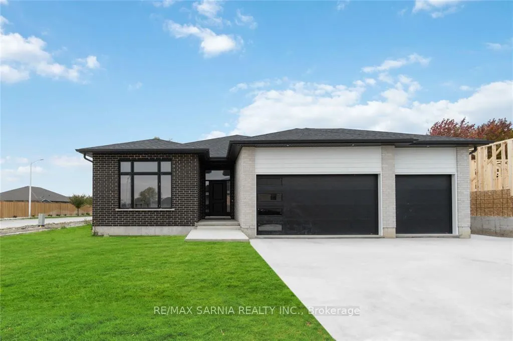 Photo 2 of 601 Sweetbay Crescent, Sarnia — HOMEH