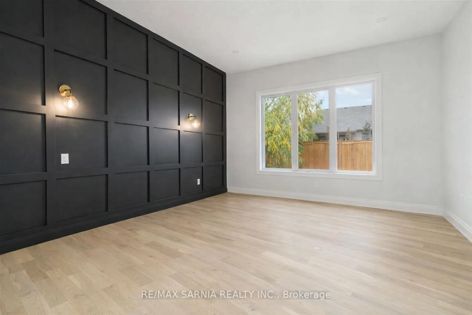 Photo 15 of 601 Sweetbay Crescent, Sarnia — HOMEH