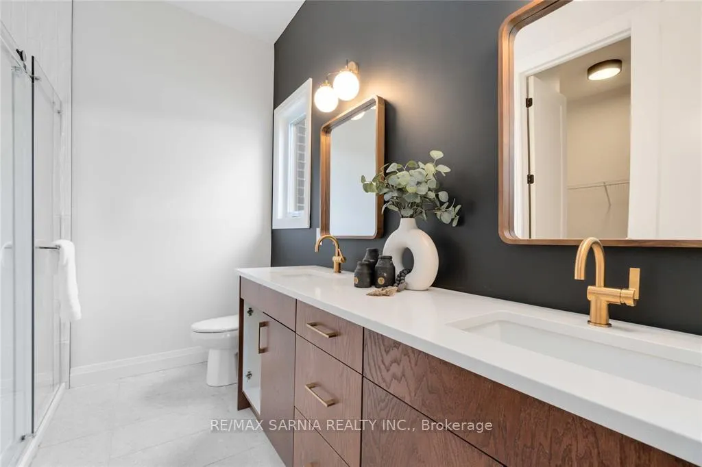 Photo 16 of 601 Sweetbay Crescent, Sarnia — HOMEH