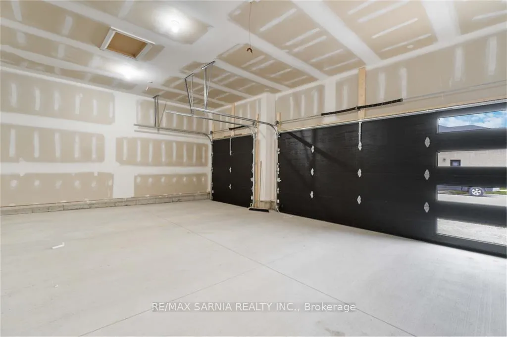 Photo 37 of 601 Sweetbay Crescent, Sarnia — HOMEH