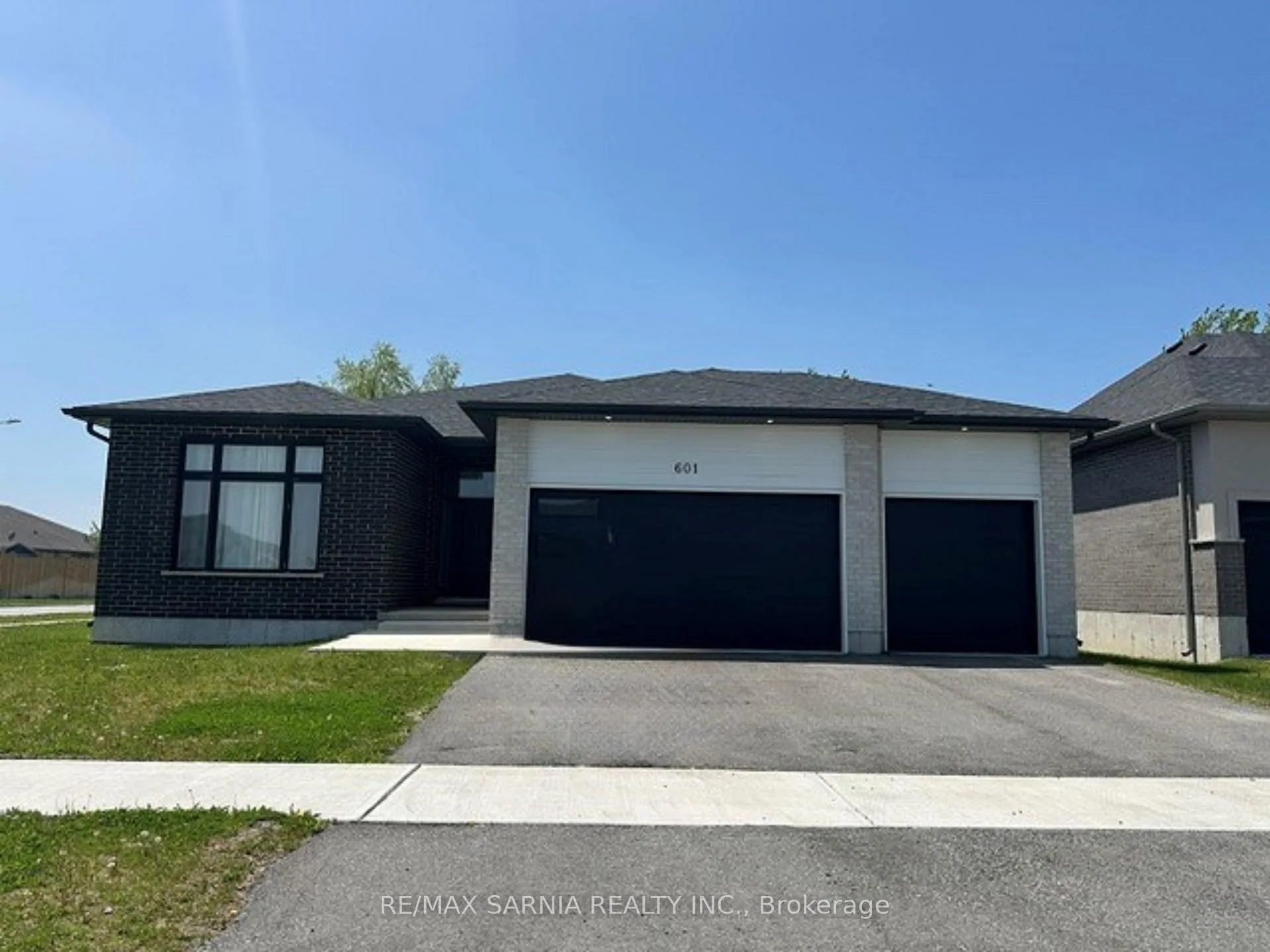 Photo 42 of 601 Sweetbay Crescent, Sarnia — HOMEH