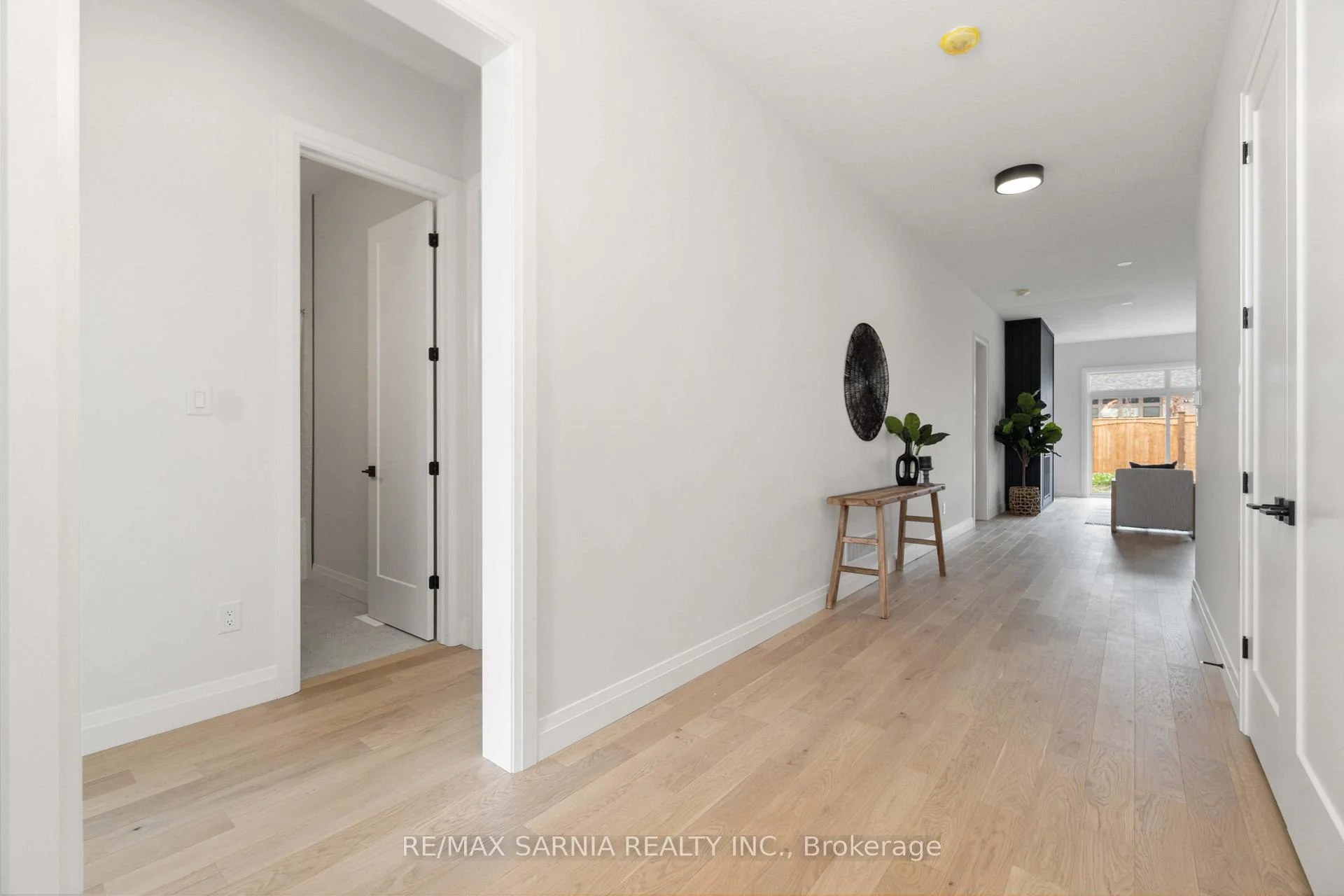 Photo 4 of 601 Sweetbay Crescent, Sarnia — HOMEH
