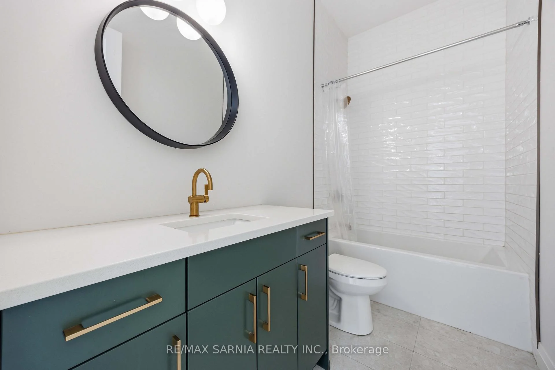 Photo 13 of 601 Sweetbay Crescent, Sarnia — HOMEH