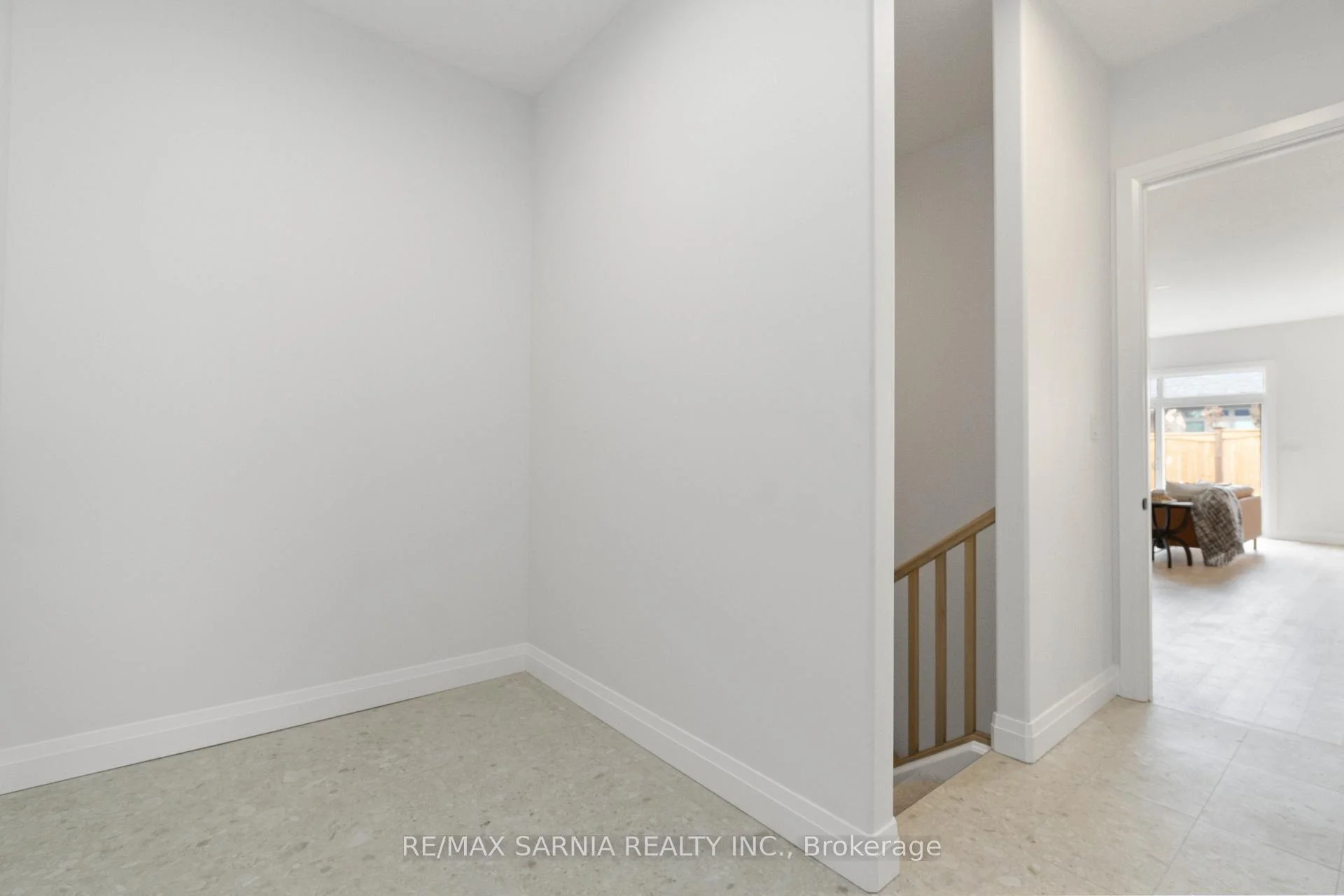 Photo 19 of 601 Sweetbay Crescent, Sarnia — HOMEH