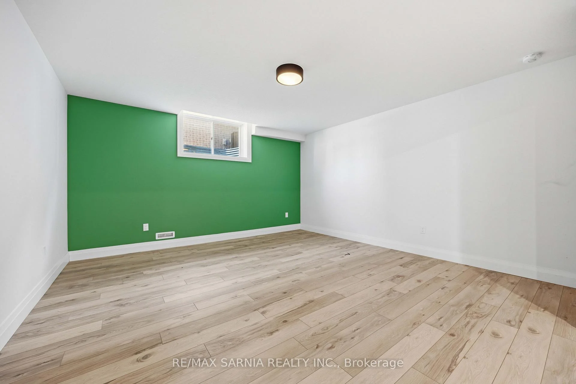 Photo 22 of 601 Sweetbay Crescent, Sarnia — HOMEH