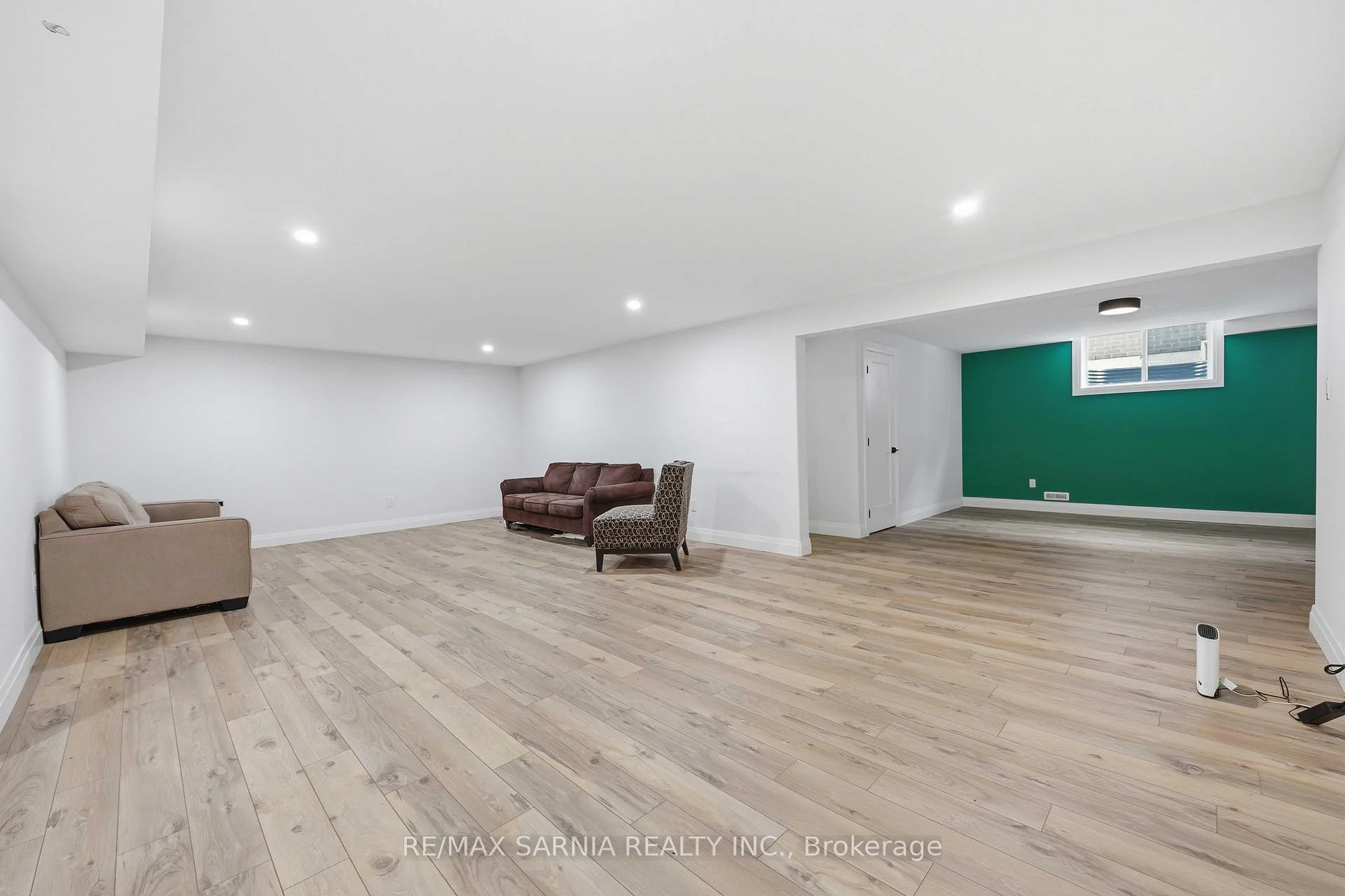 Photo 23 of 601 Sweetbay Crescent, Sarnia — HOMEH