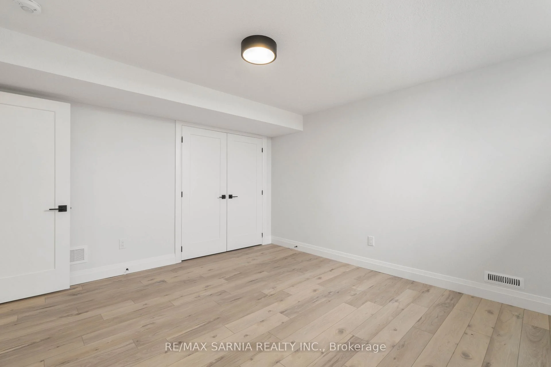 Photo 32 of 601 Sweetbay Crescent, Sarnia — HOMEH