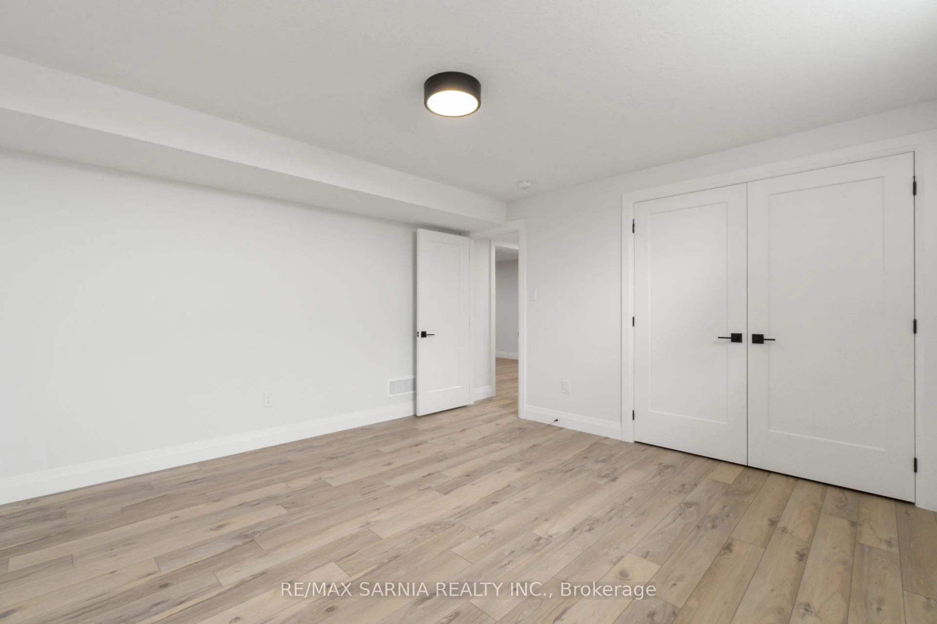 Photo 34 of 601 Sweetbay Crescent, Sarnia — HOMEH