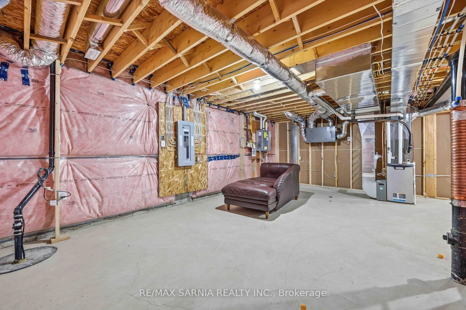 Photo 36 of 601 Sweetbay Crescent, Sarnia — HOMEH