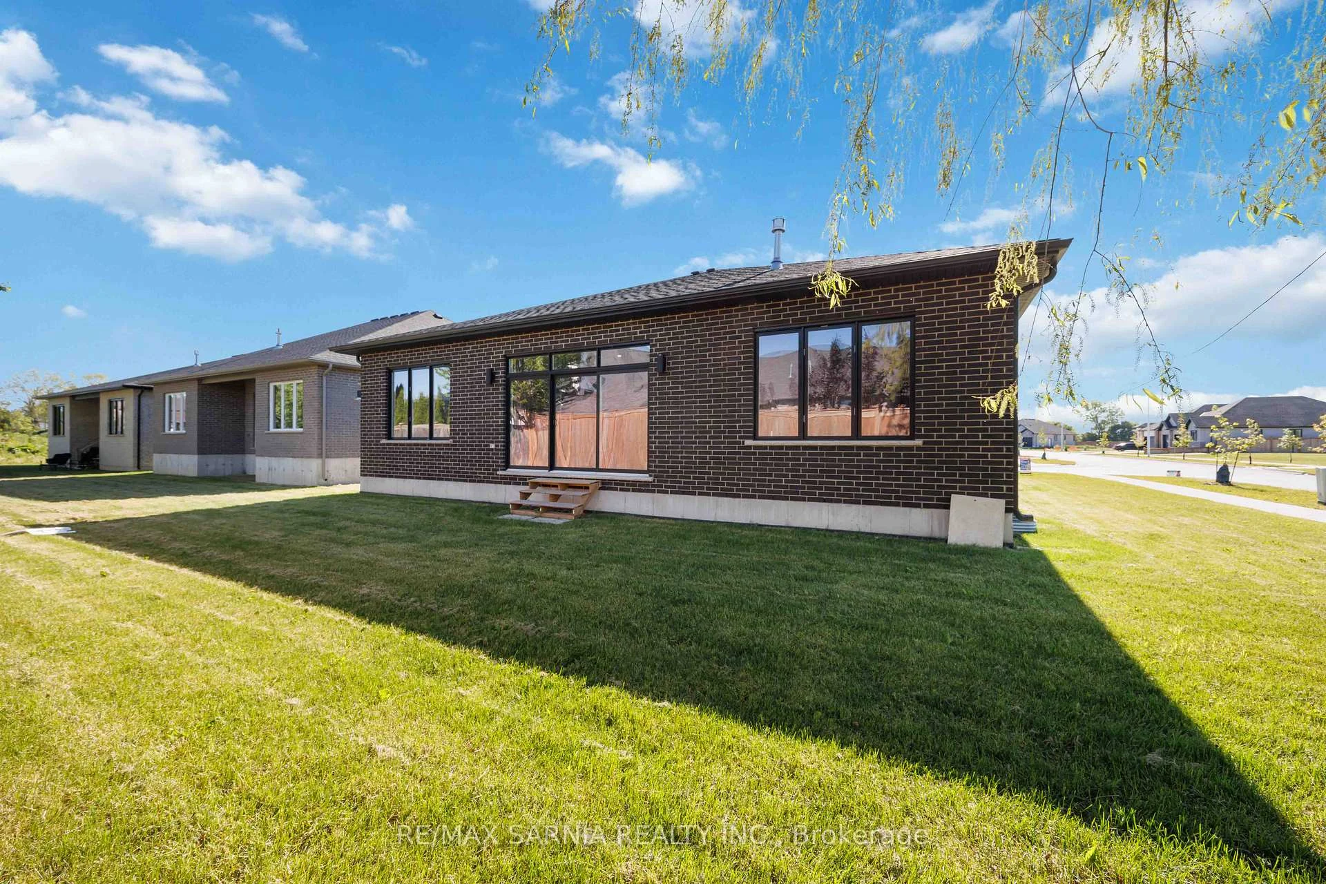 Photo 45 of 601 Sweetbay Crescent, Sarnia — HOMEH