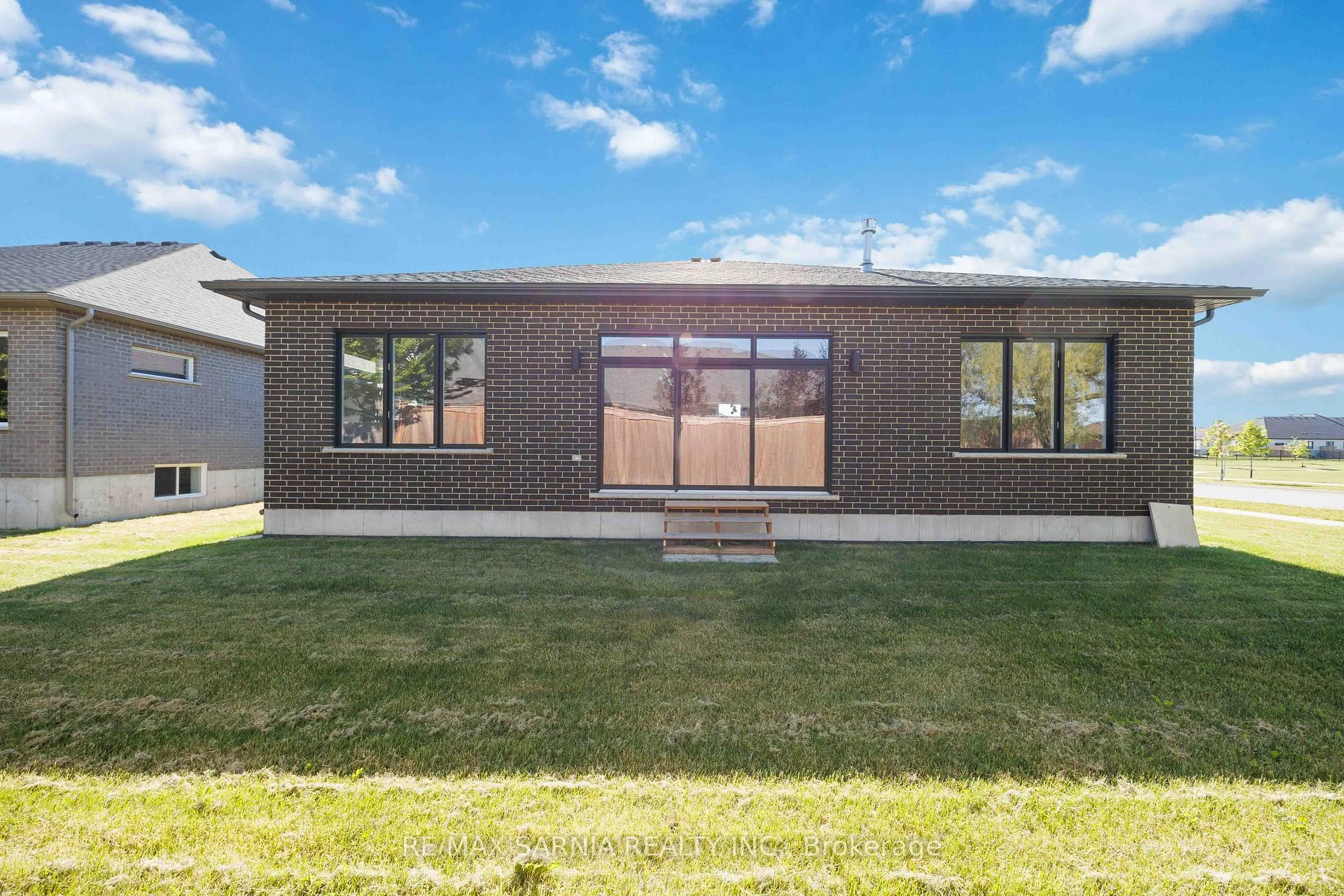 Photo 46 of 601 Sweetbay Crescent, Sarnia — HOMEH
