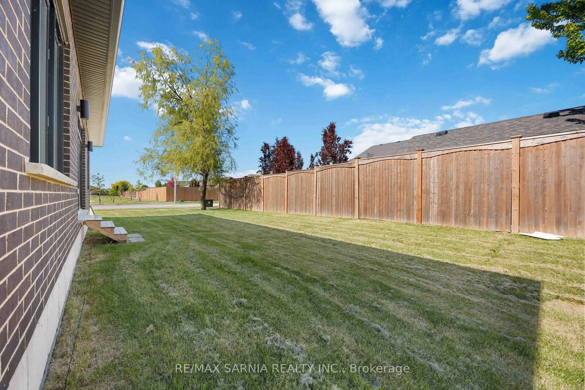 Photo 47 of 601 Sweetbay Crescent, Sarnia — HOMEH