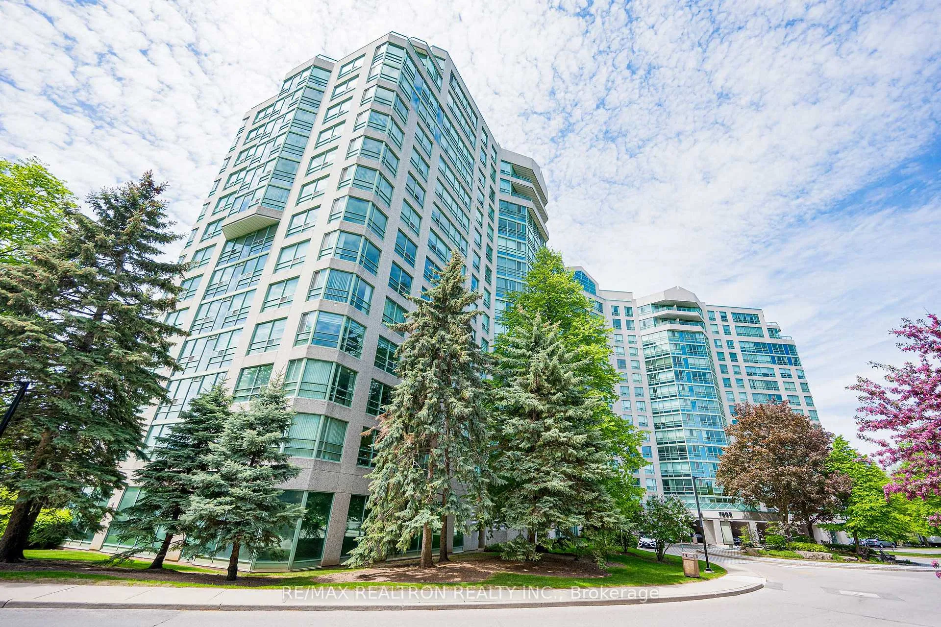 Photo 1 of Unit 910, 7805 Bayview Avenue, Markham, Aileen-Willowbrook — HOMEH