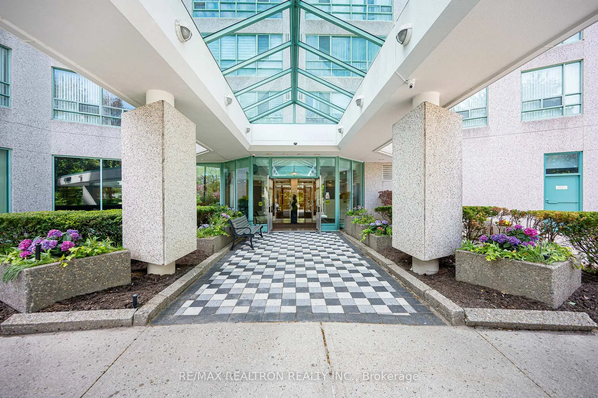 Photo 3 of Unit 910, 7805 Bayview Avenue, Markham, Aileen-Willowbrook — HOMEH