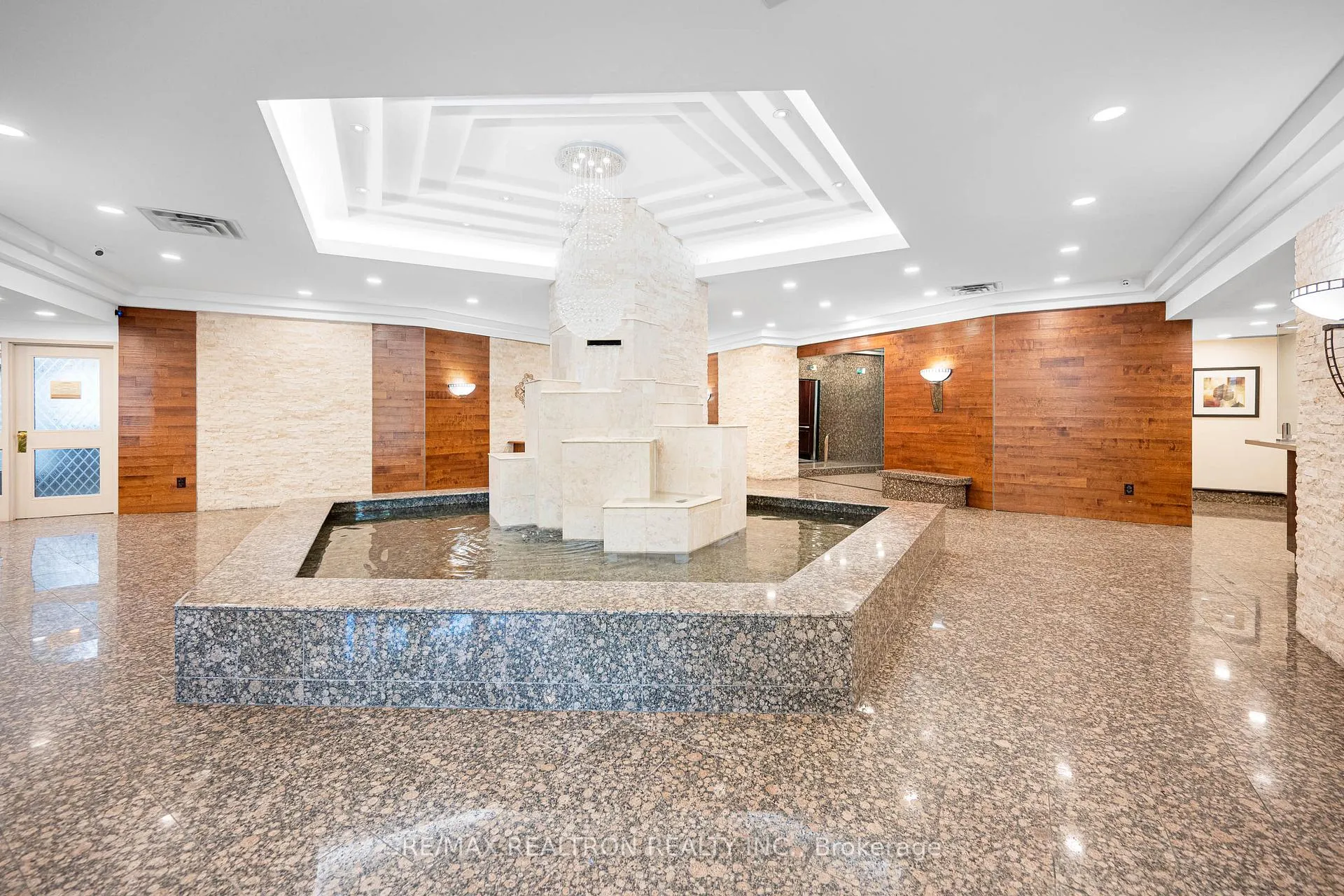 Photo 5 of Unit 910, 7805 Bayview Avenue, Markham, Aileen-Willowbrook — HOMEH