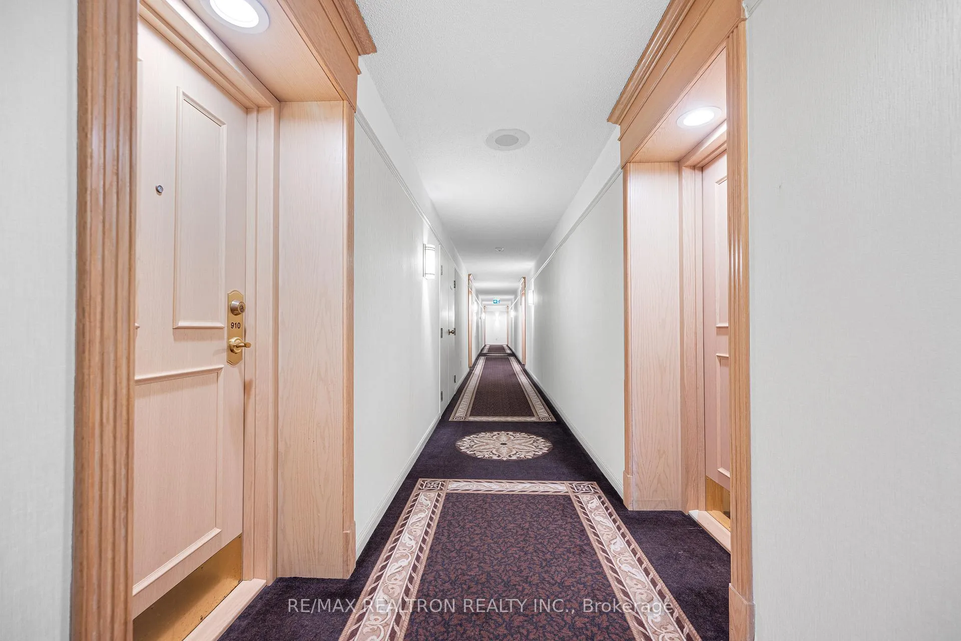Photo 7 of Unit 910, 7805 Bayview Avenue, Markham, Aileen-Willowbrook — HOMEH