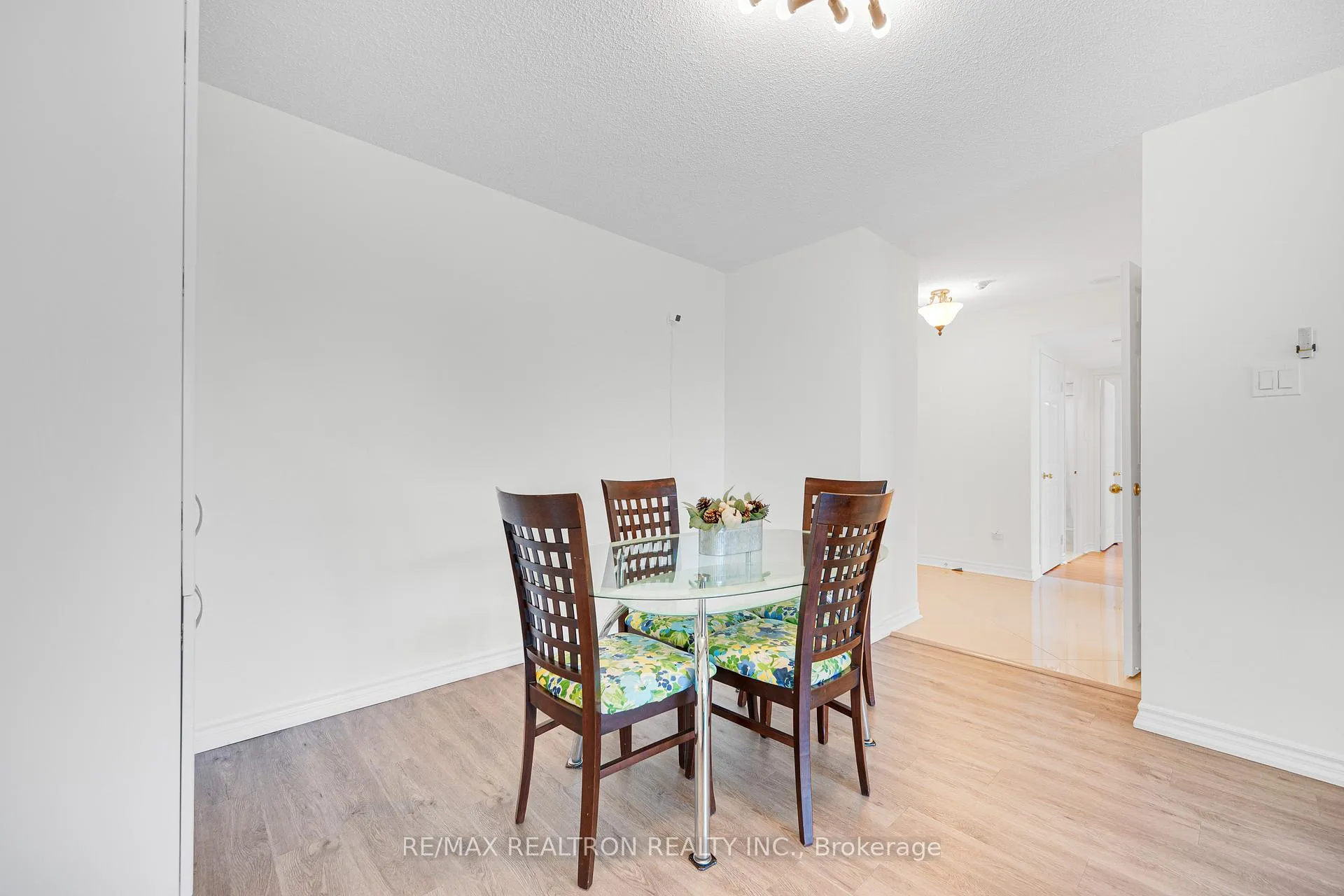 Photo 11 of Unit 910, 7805 Bayview Avenue, Markham, Aileen-Willowbrook — HOMEH