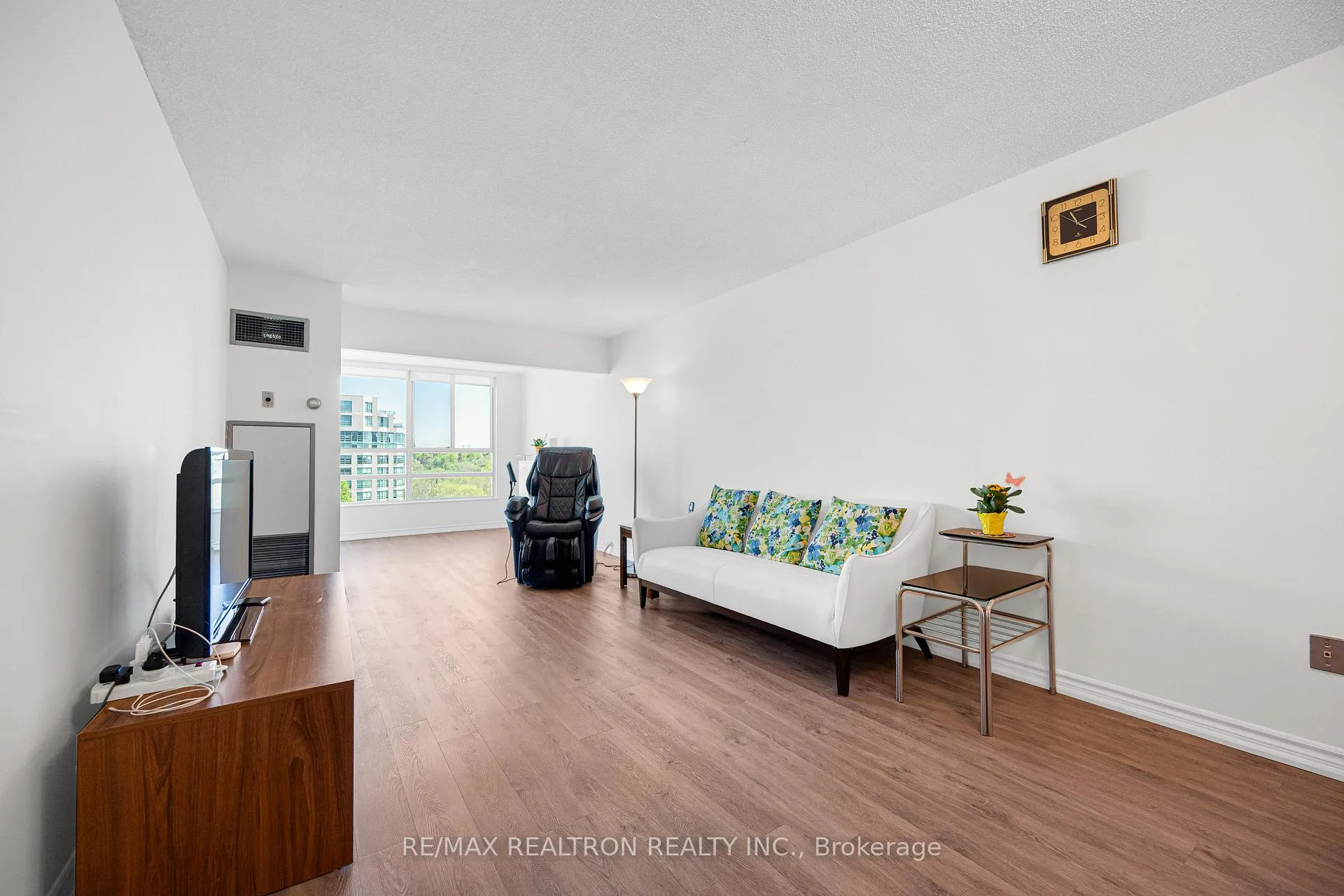 Photo 14 of Unit 910, 7805 Bayview Avenue, Markham, Aileen-Willowbrook — HOMEH