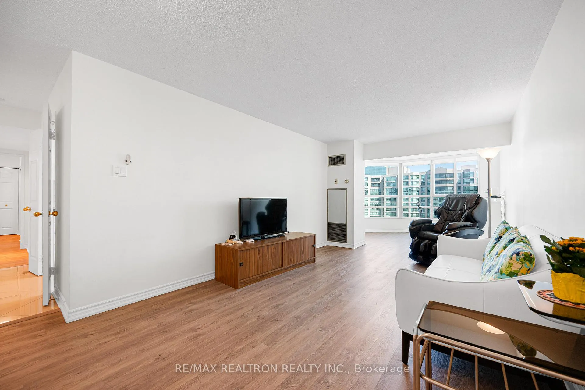 Photo 15 of Unit 910, 7805 Bayview Avenue, Markham, Aileen-Willowbrook — HOMEH