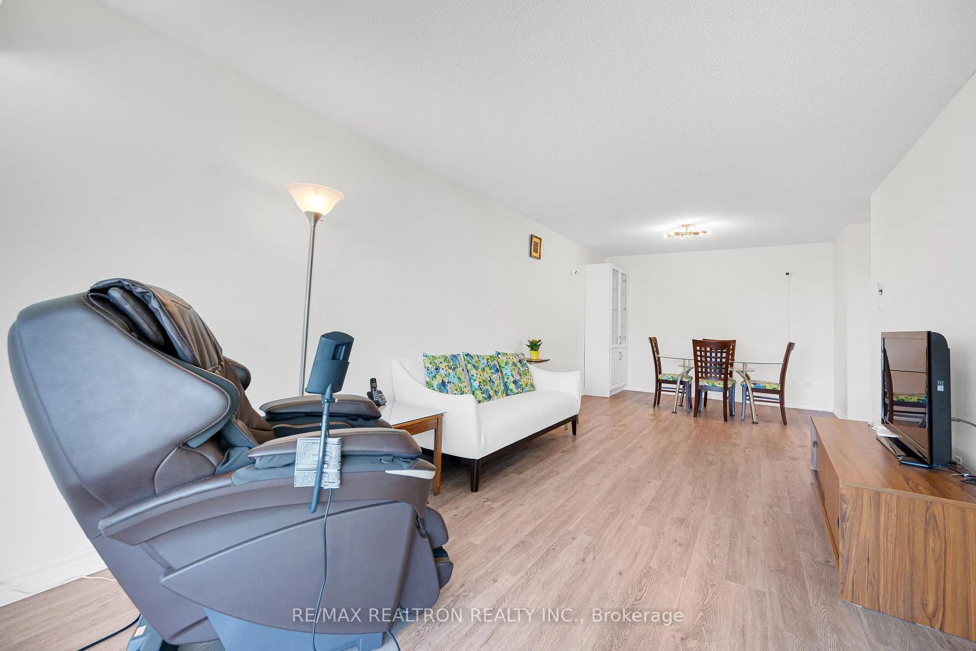 Photo 17 of Unit 910, 7805 Bayview Avenue, Markham, Aileen-Willowbrook — HOMEH