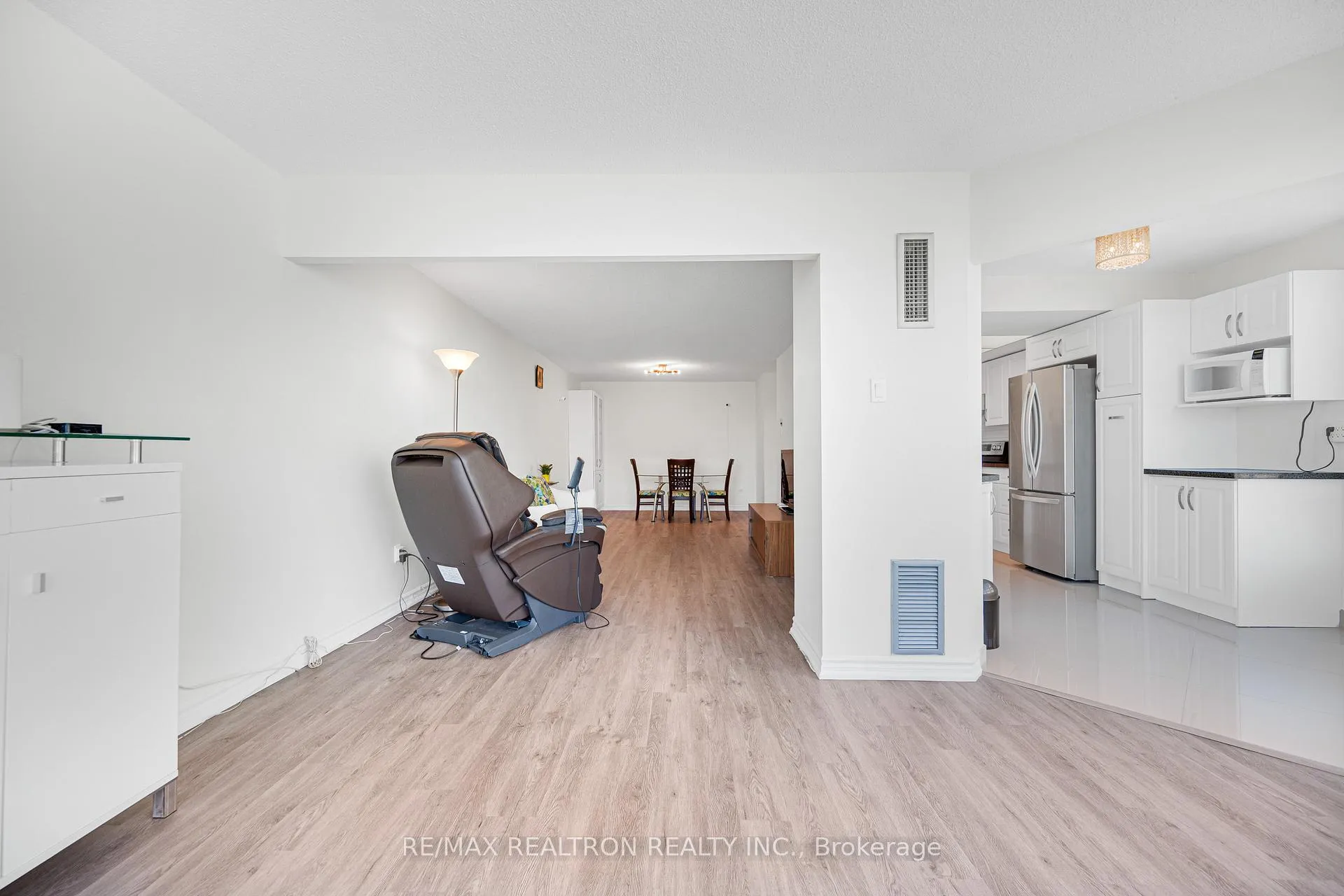 Photo 19 of Unit 910, 7805 Bayview Avenue, Markham, Aileen-Willowbrook — HOMEH