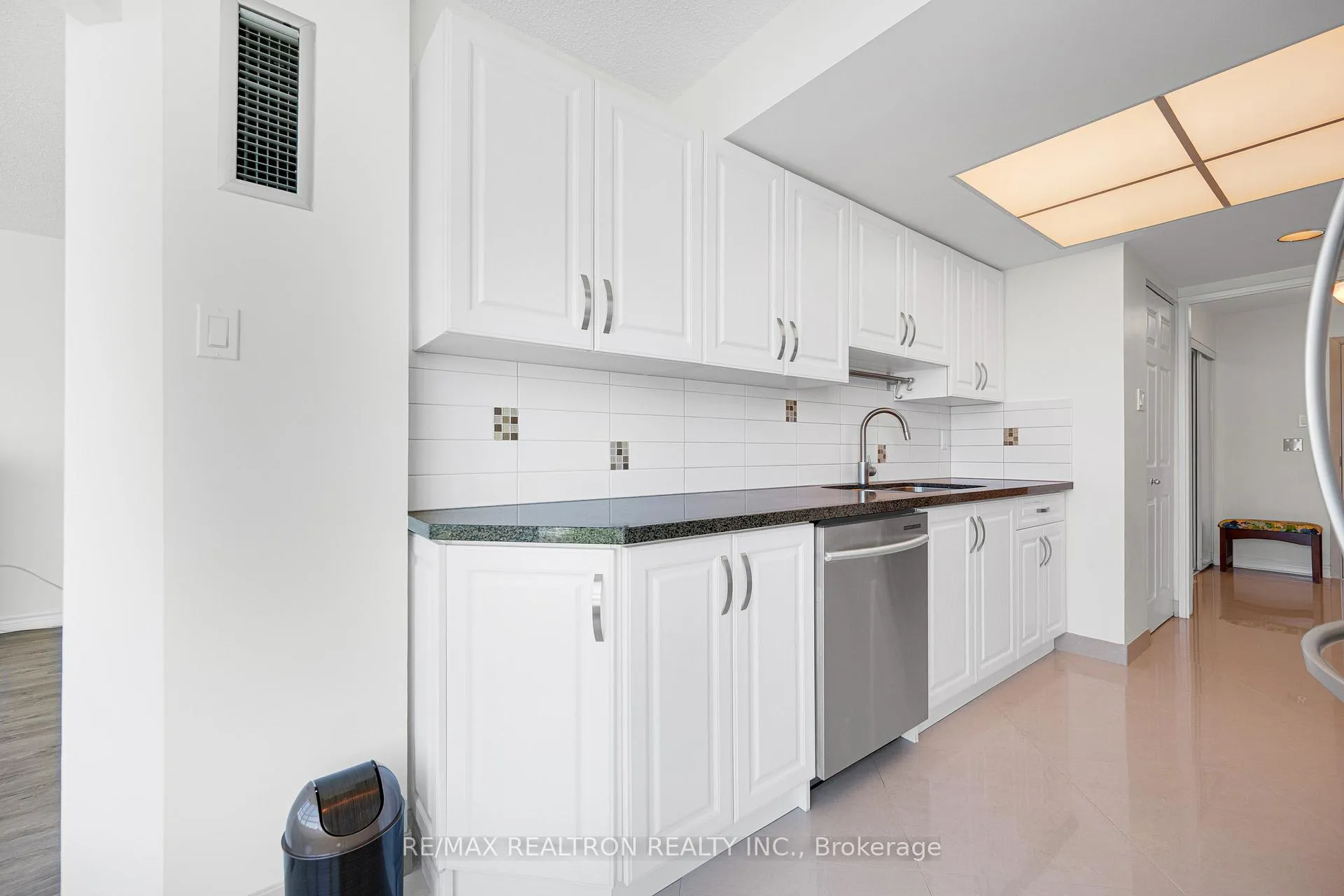 Photo 22 of Unit 910, 7805 Bayview Avenue, Markham, Aileen-Willowbrook — HOMEH