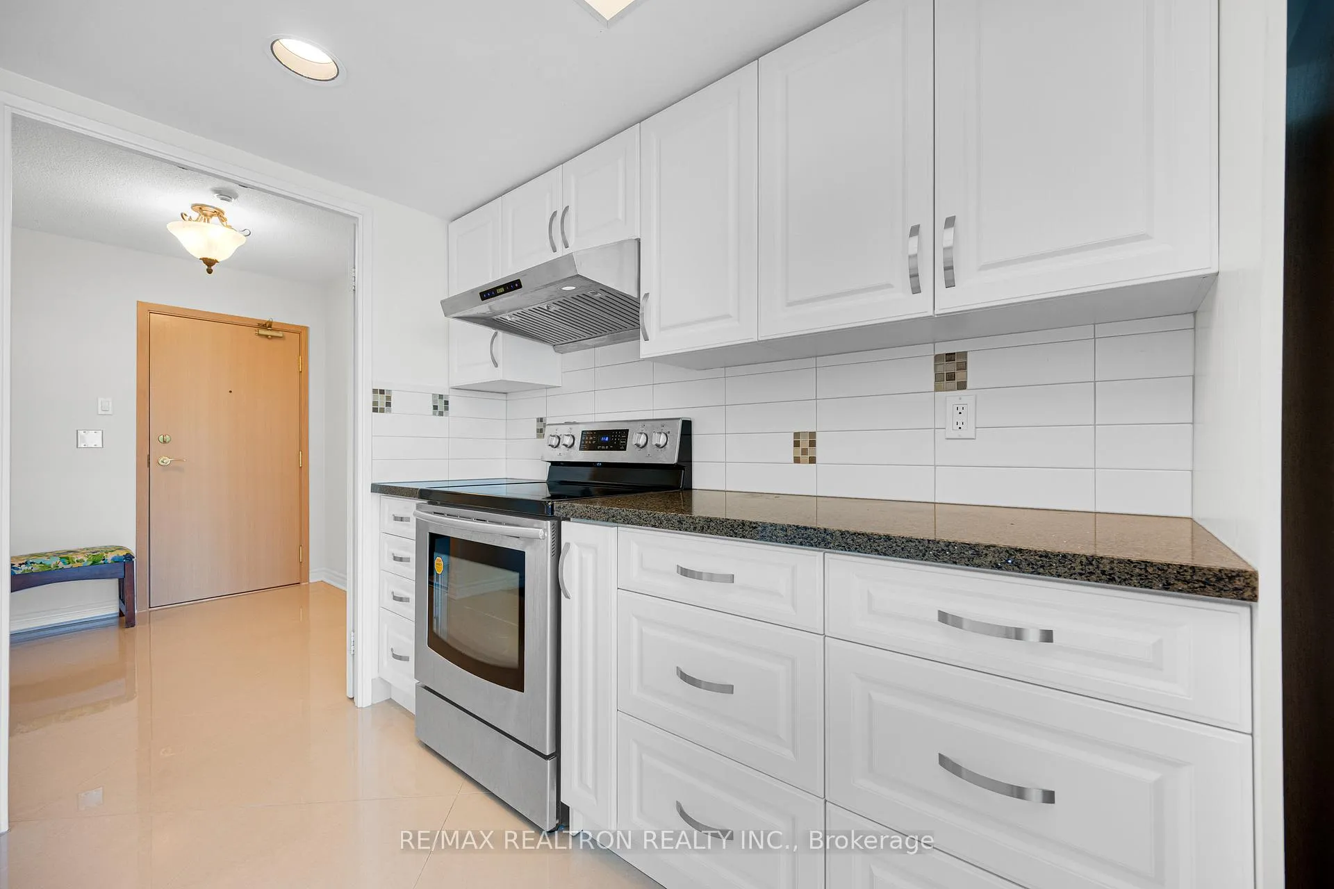 Photo 24 of Unit 910, 7805 Bayview Avenue, Markham, Aileen-Willowbrook — HOMEH