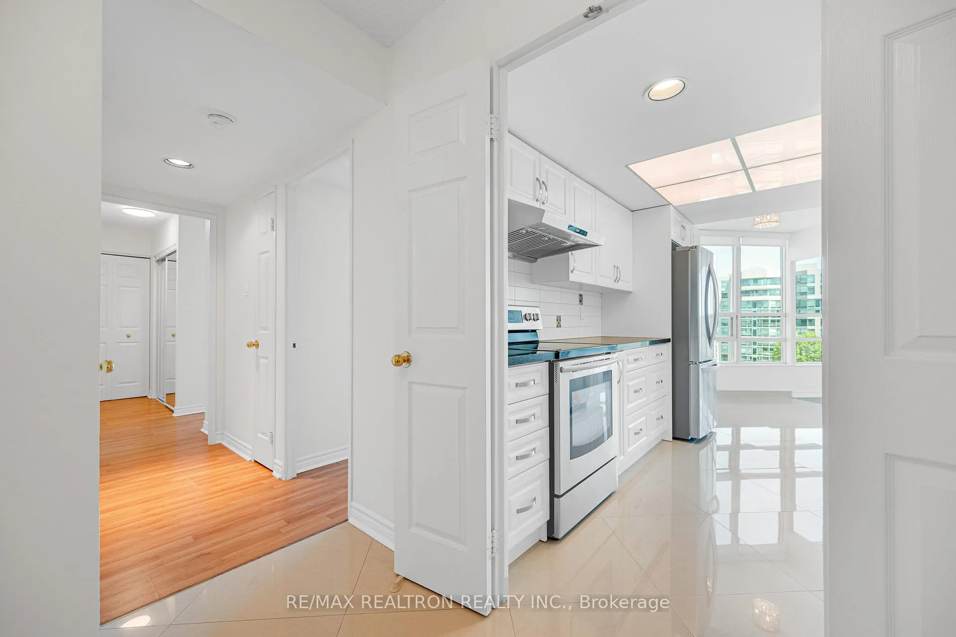 Photo 27 of Unit 910, 7805 Bayview Avenue, Markham, Aileen-Willowbrook — HOMEH