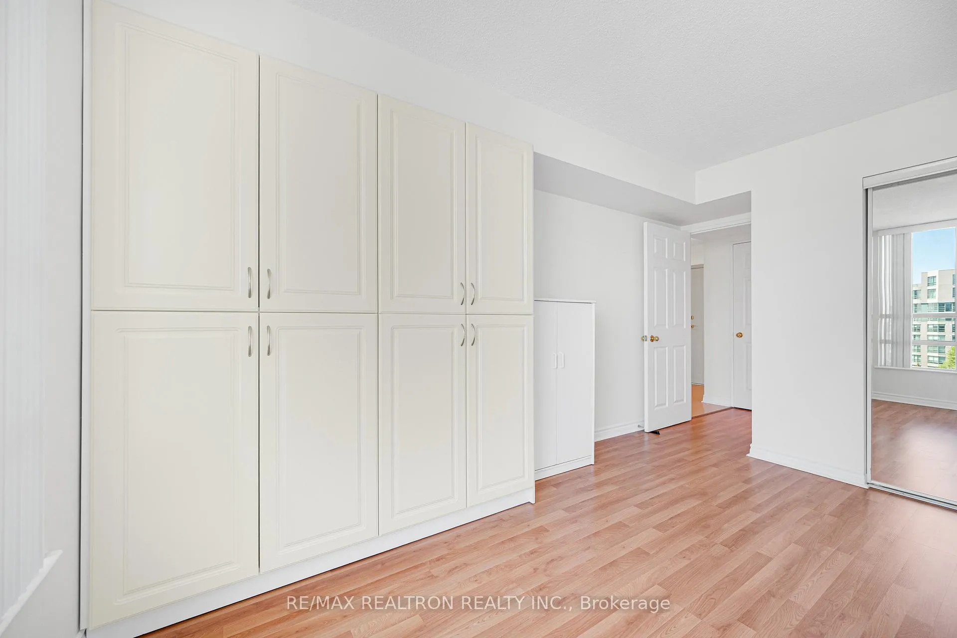 Photo 33 of Unit 910, 7805 Bayview Avenue, Markham, Aileen-Willowbrook — HOMEH
