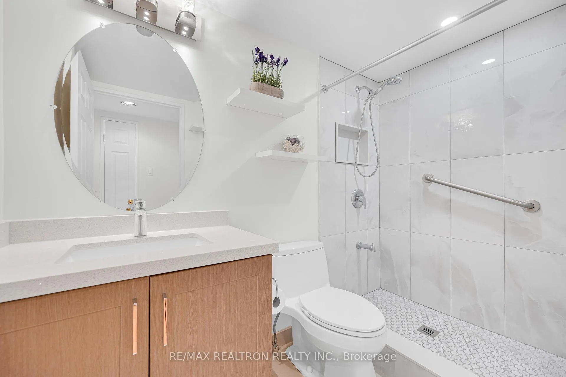 Photo 36 of Unit 910, 7805 Bayview Avenue, Markham, Aileen-Willowbrook — HOMEH