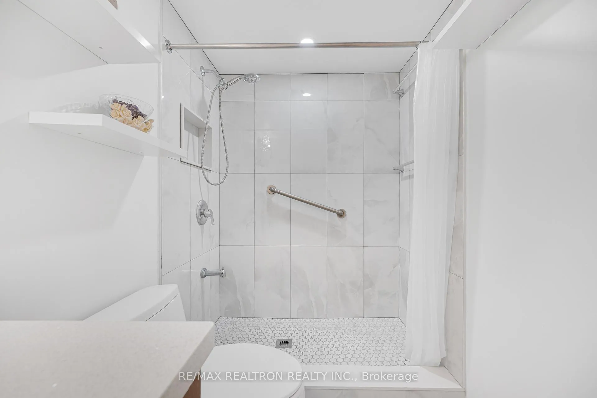Photo 37 of Unit 910, 7805 Bayview Avenue, Markham, Aileen-Willowbrook — HOMEH