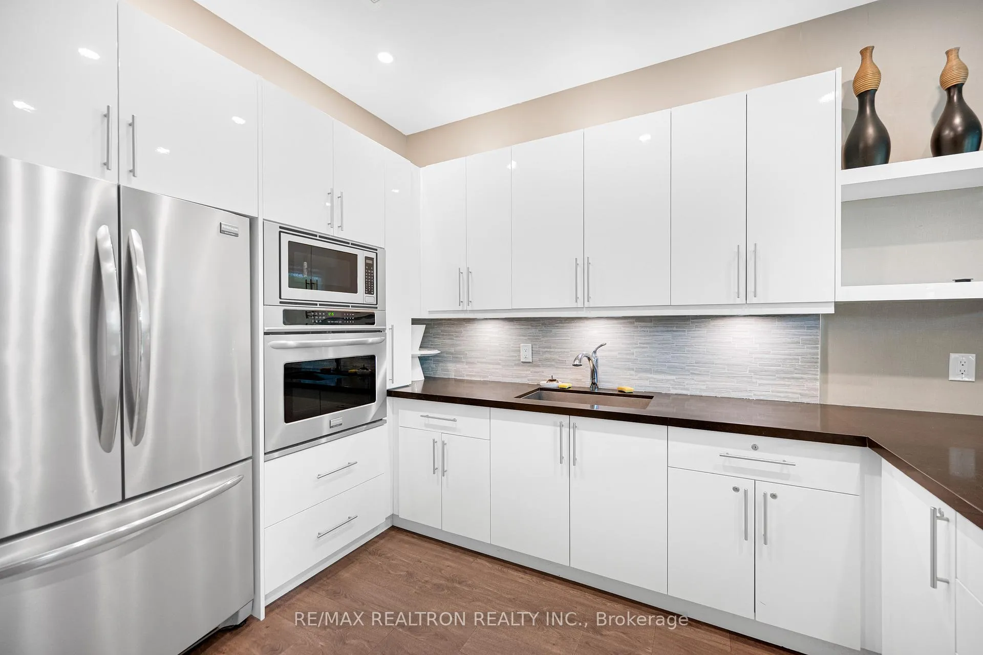 Photo 46 of Unit 910, 7805 Bayview Avenue, Markham, Aileen-Willowbrook — HOMEH
