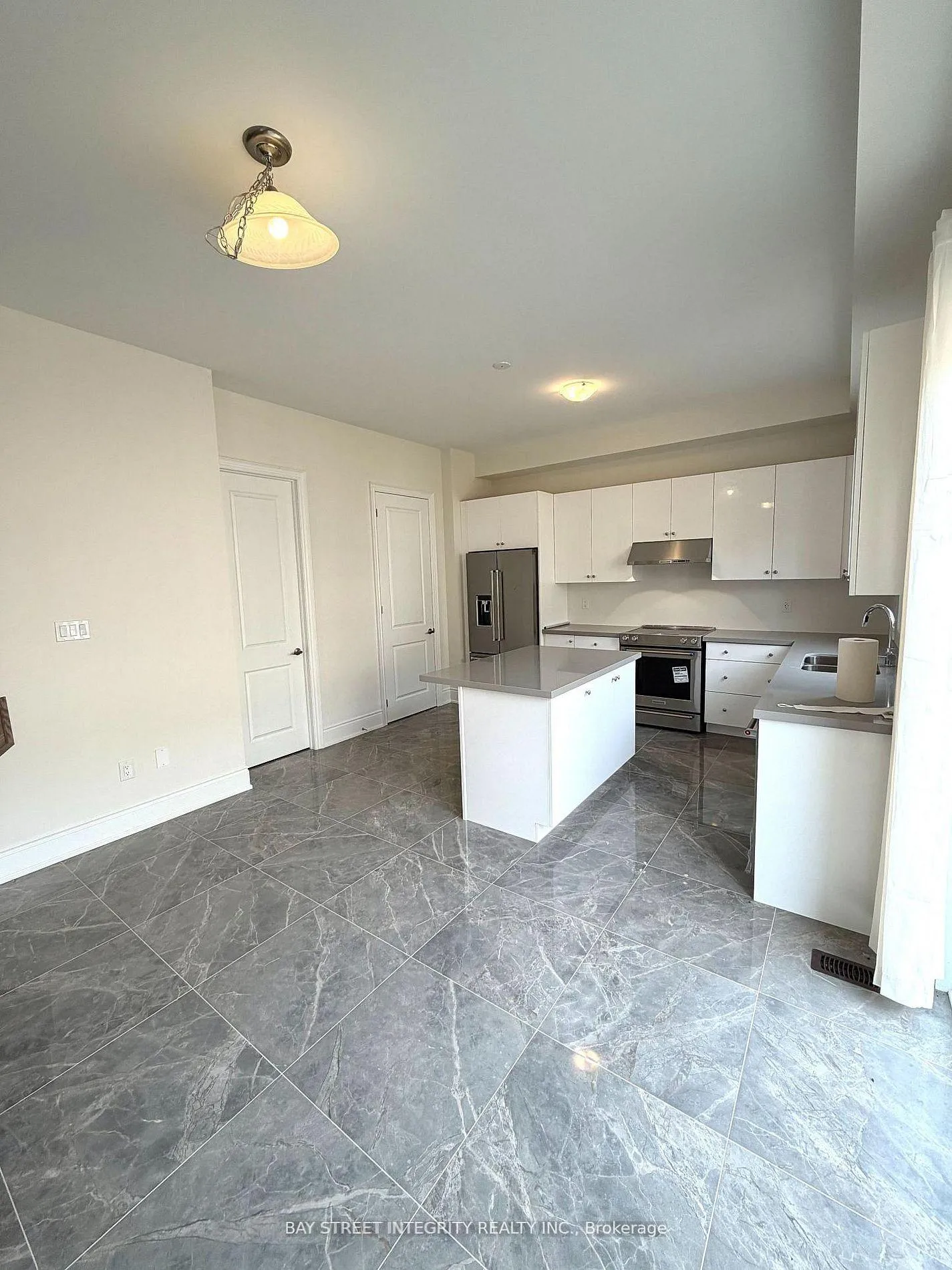 Photo 7 of 64 Bud Leggett Crescent, Georgina, Keswick South — HOMEH