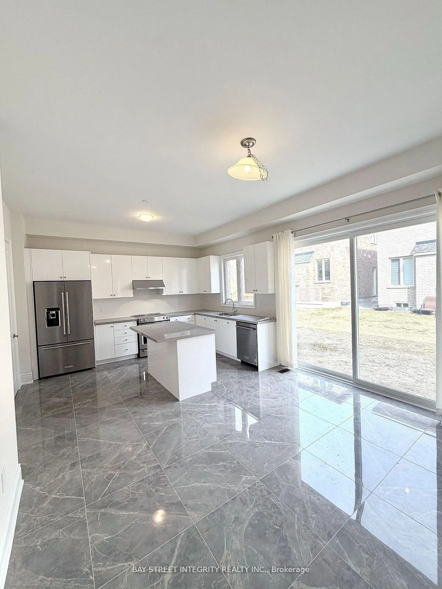 Photo 8 of 64 Bud Leggett Crescent, Georgina, Keswick South — HOMEH