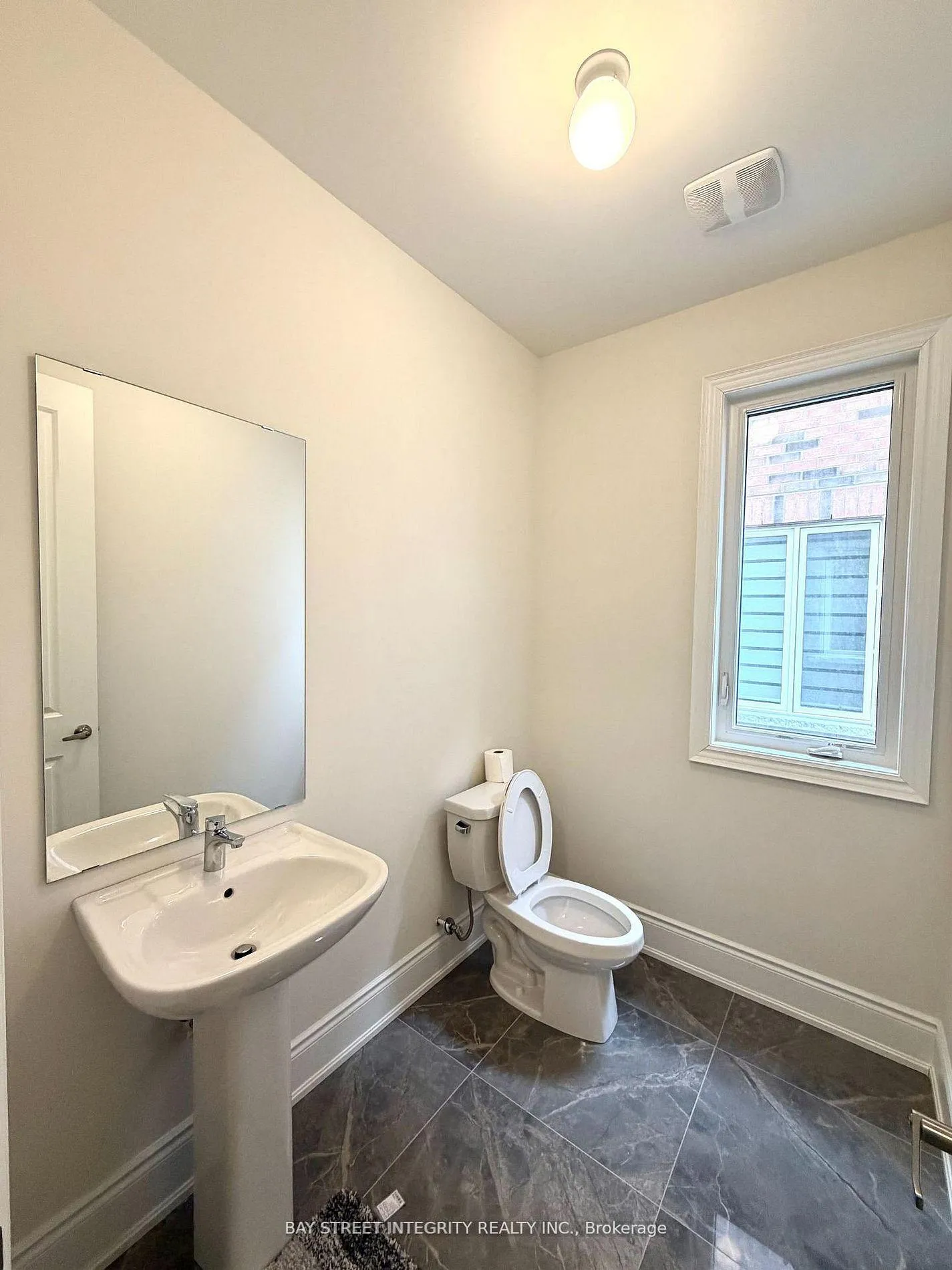 Photo 9 of 64 Bud Leggett Crescent, Georgina, Keswick South — HOMEH