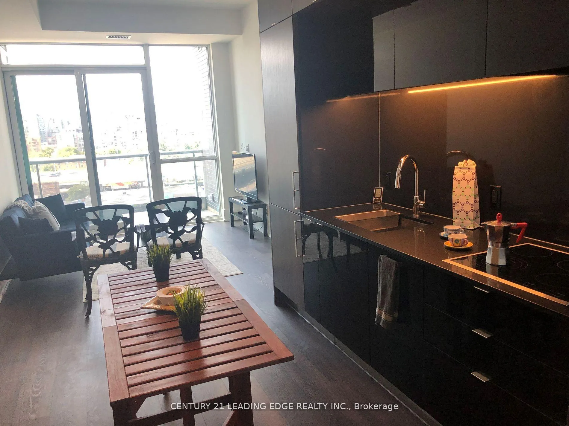 Photo 3 of Unit 923, 1 Edgewater Drive, Toronto, Waterfront Communities — HOMEH