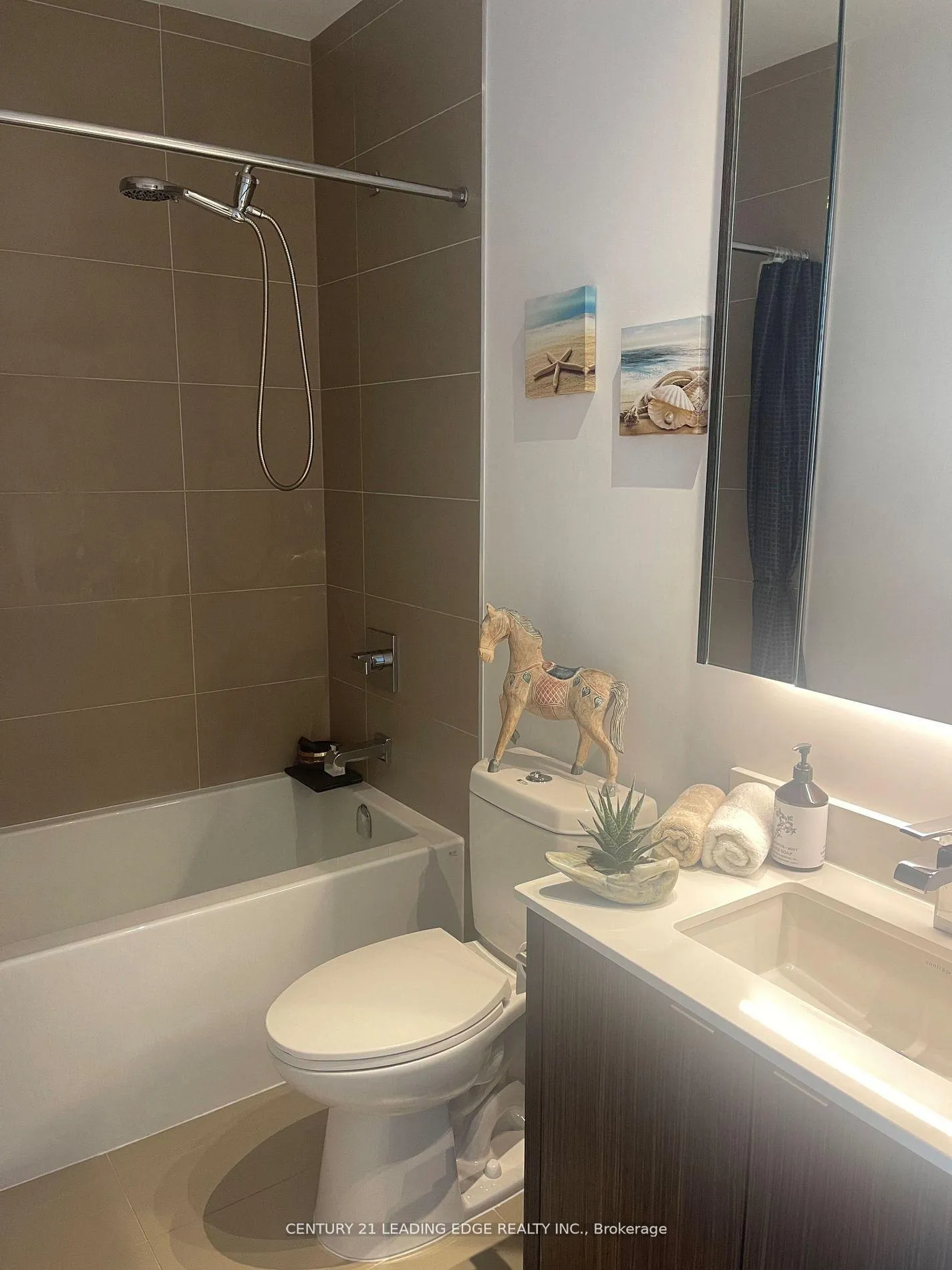 Photo 2 of Unit 923, 1 Edgewater Drive, Toronto, Waterfront Communities — HOMEH