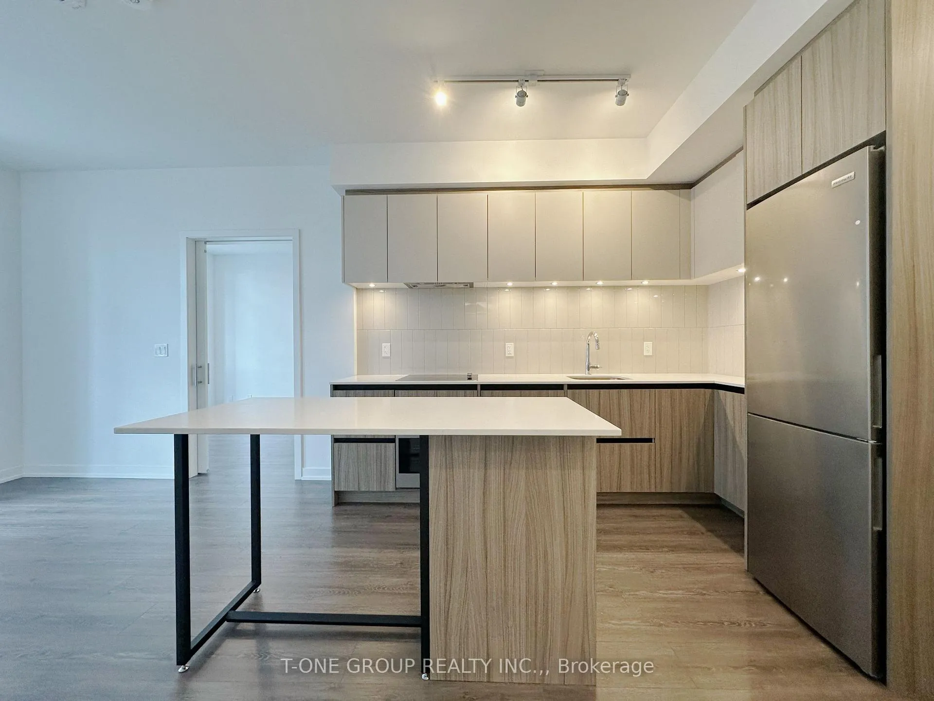 Front of Unit 602, 7950 Bathurst Street