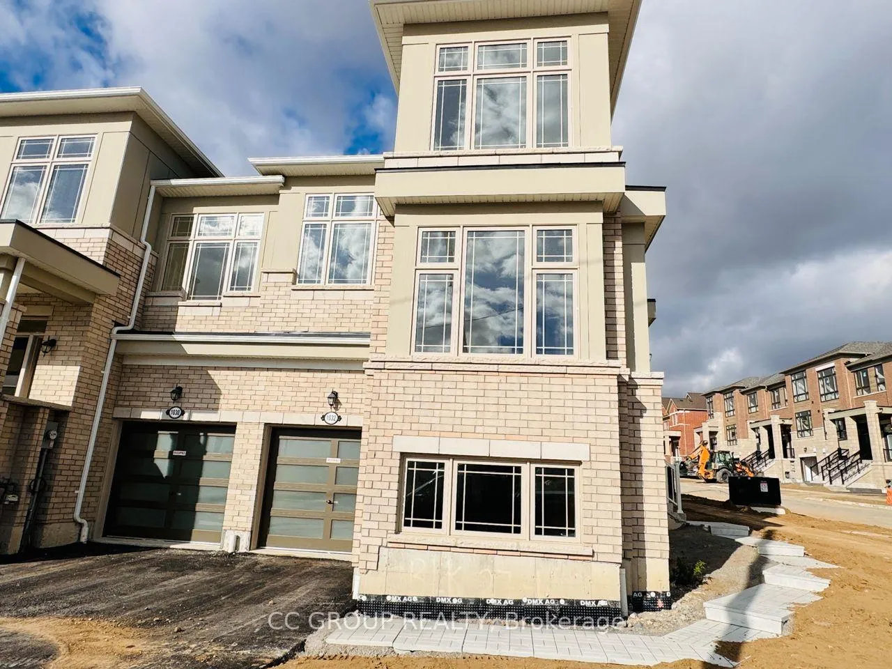 Photo 6 of 1032 Crowsnest Hollow, Pickering, Rural Pickering — HOMEH