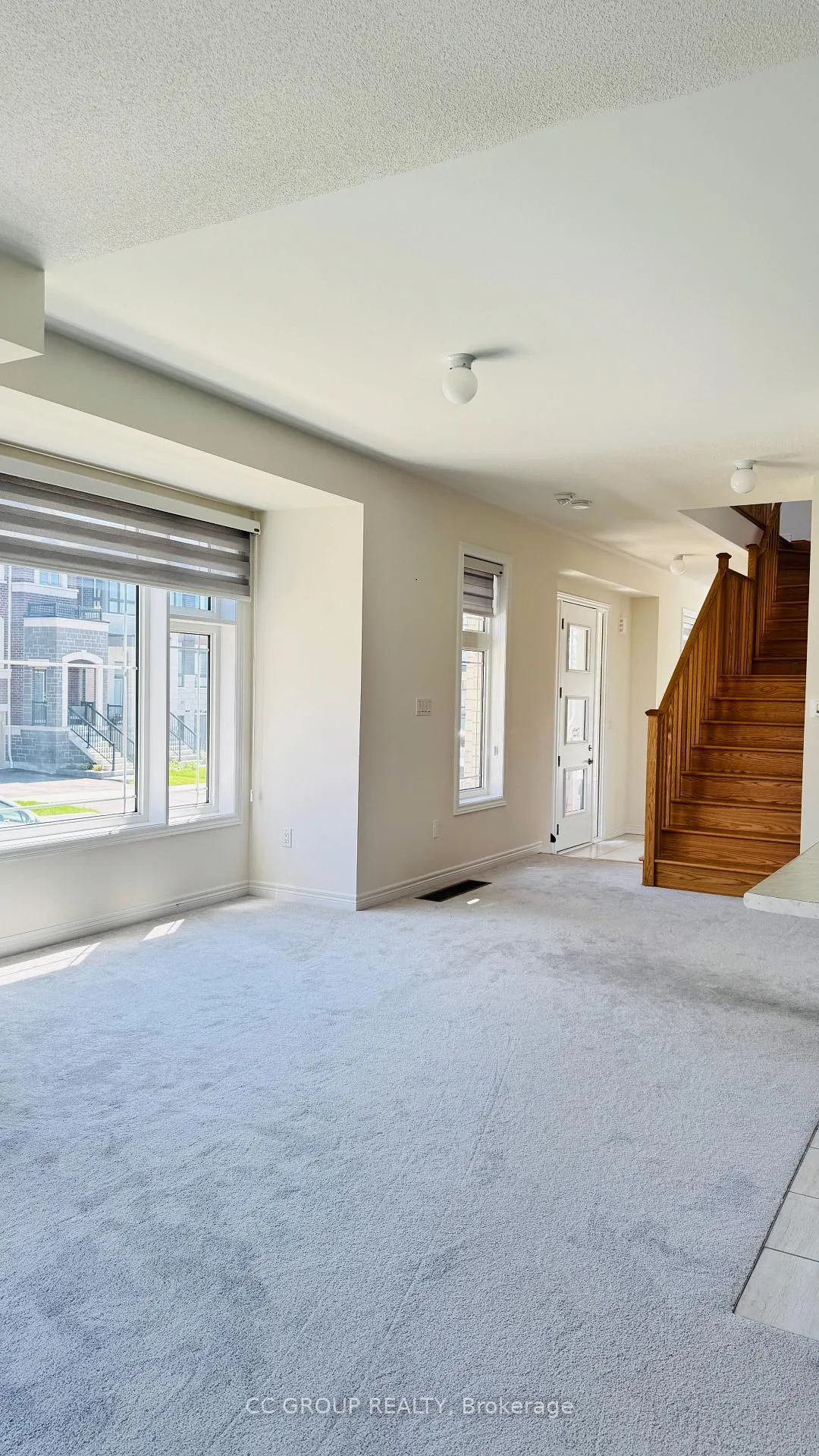 Photo 8 of 1032 Crowsnest Hollow, Pickering, Rural Pickering — HOMEH
