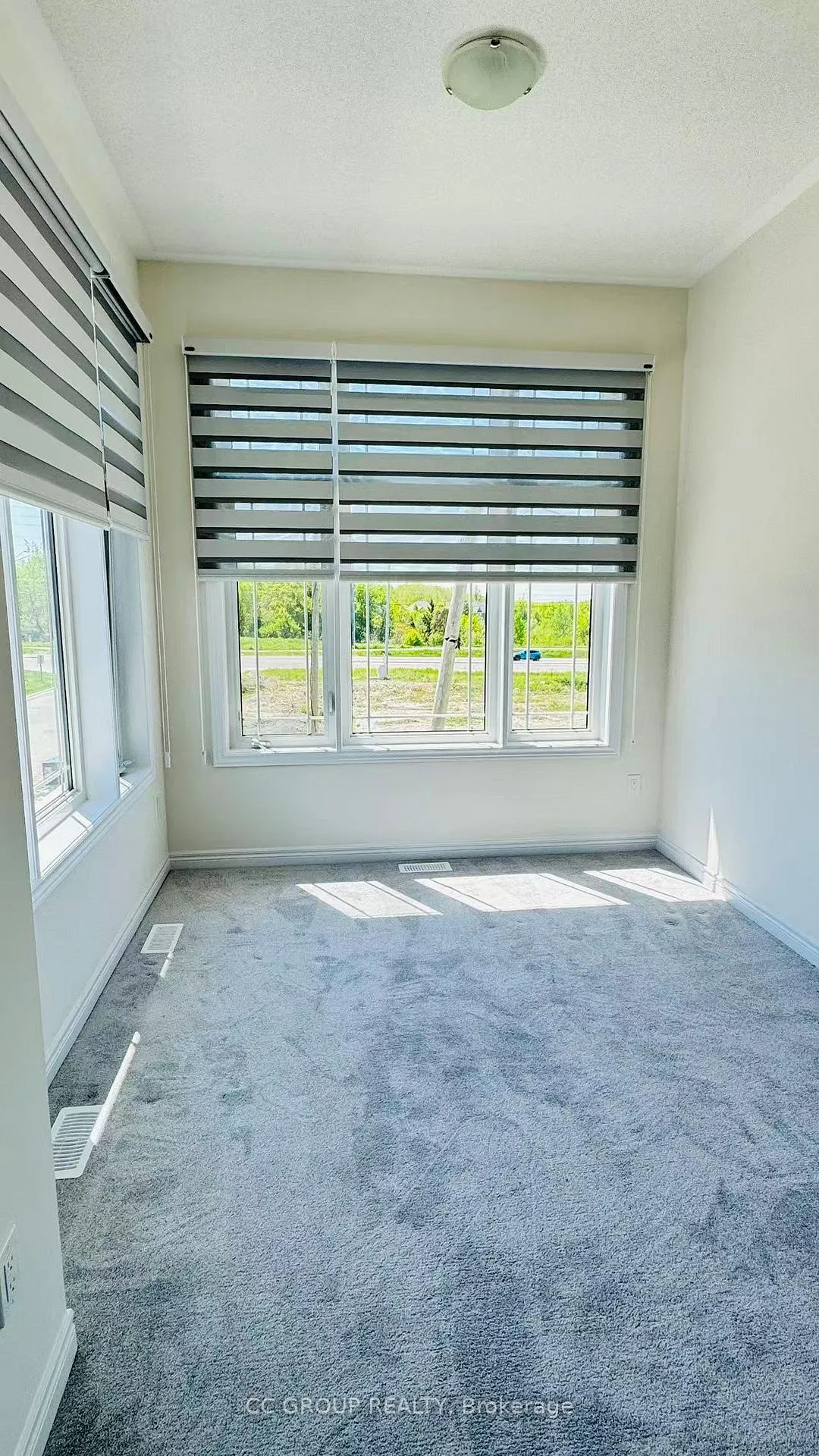 Photo 2 of 1032 Crowsnest Hollow, Pickering, Rural Pickering — HOMEH