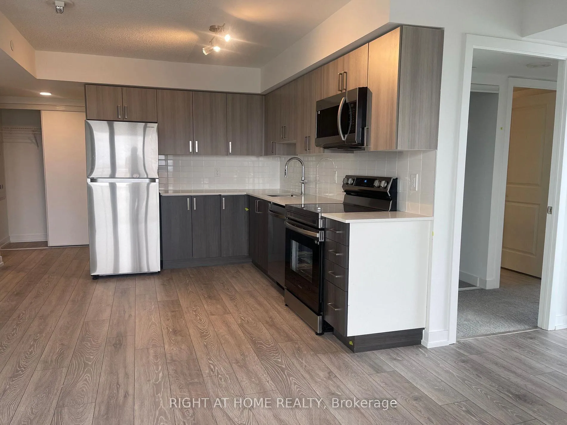 Photo 3 of Unit 1210, 1455 Celebration Drive, Pickering, Bay Ridges — HOMEH