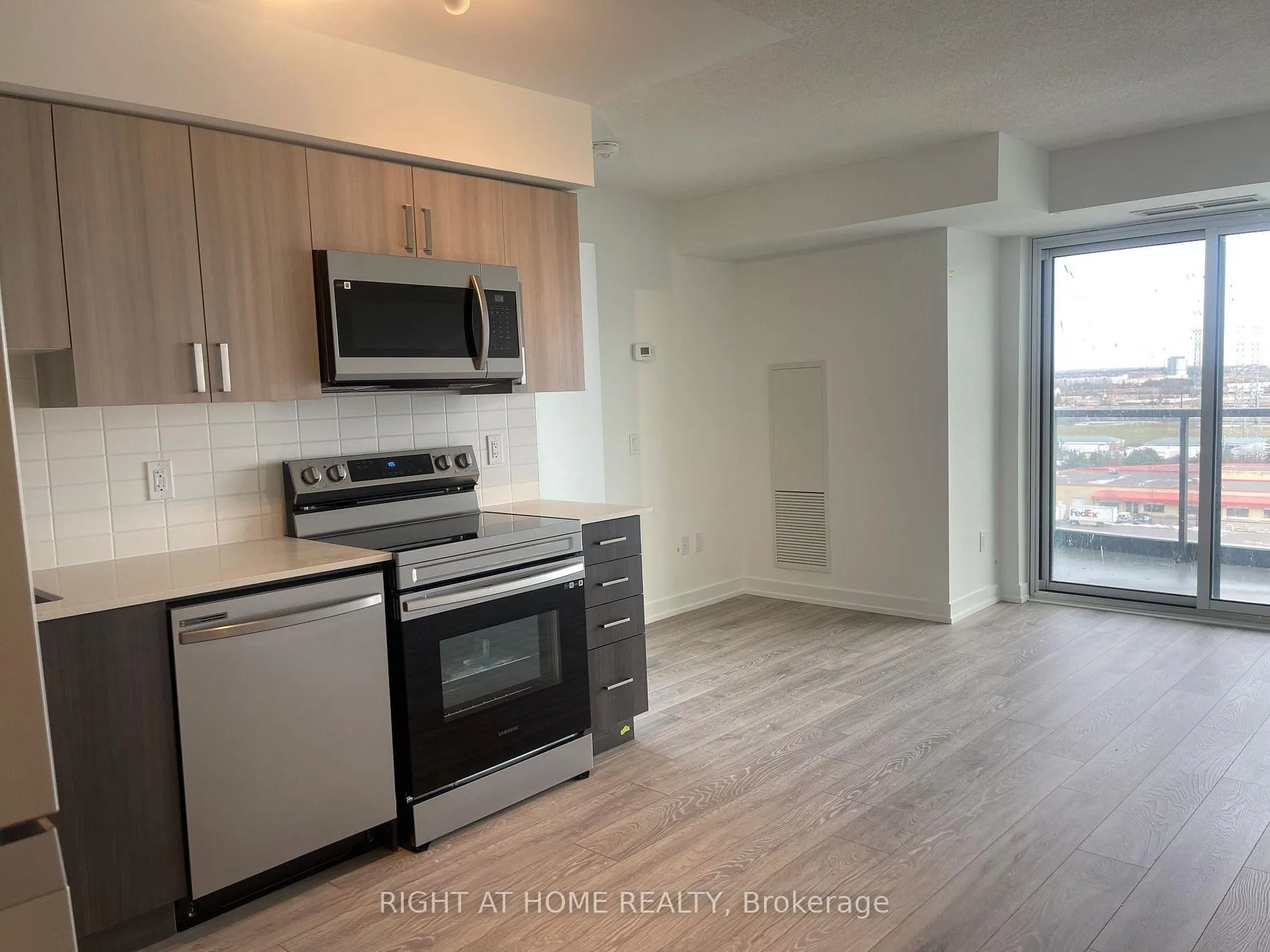 Photo 5 of Unit 1210, 1455 Celebration Drive, Pickering, Bay Ridges — HOMEH