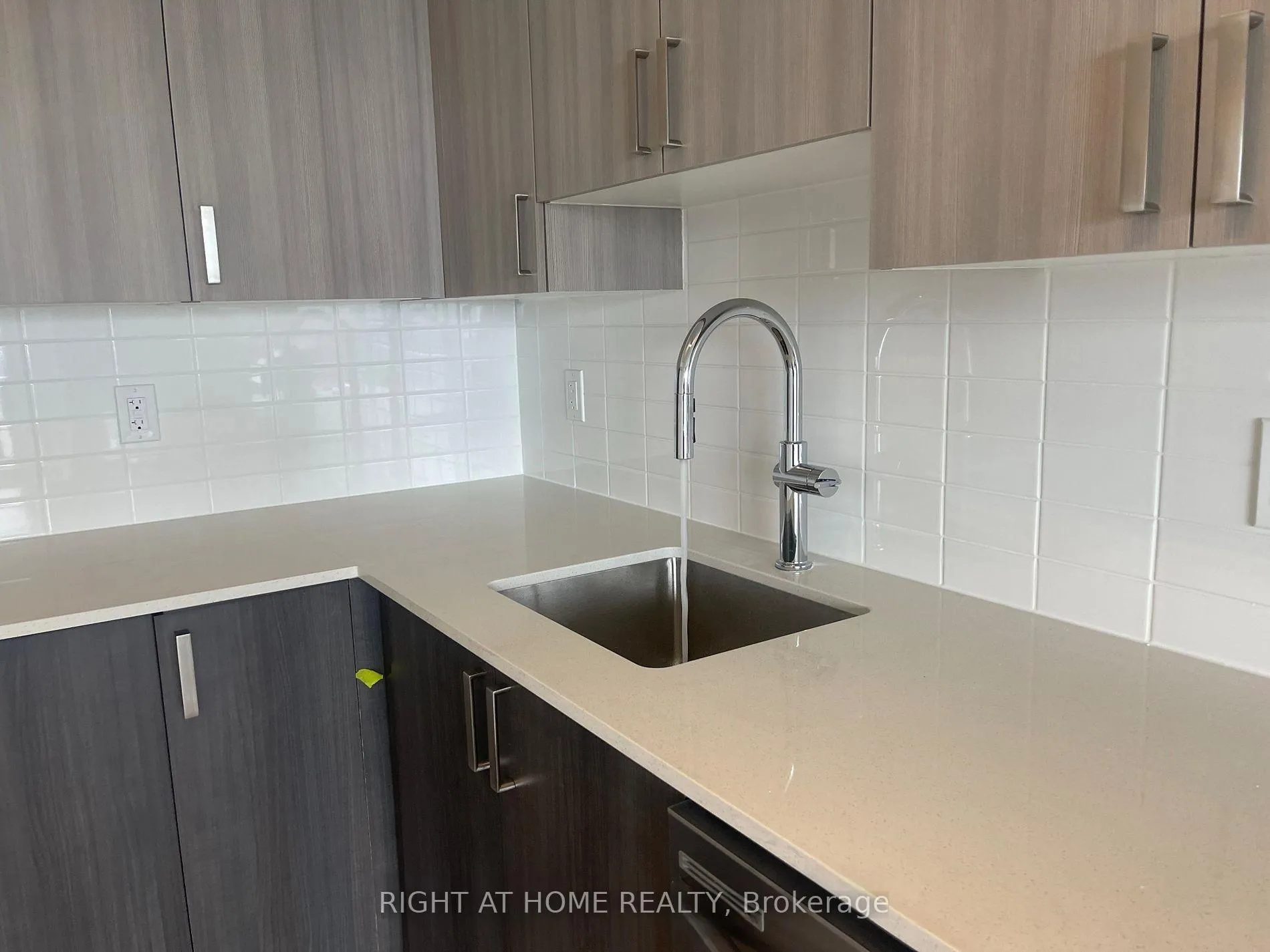 Photo 6 of Unit 1210, 1455 Celebration Drive, Pickering, Bay Ridges — HOMEH