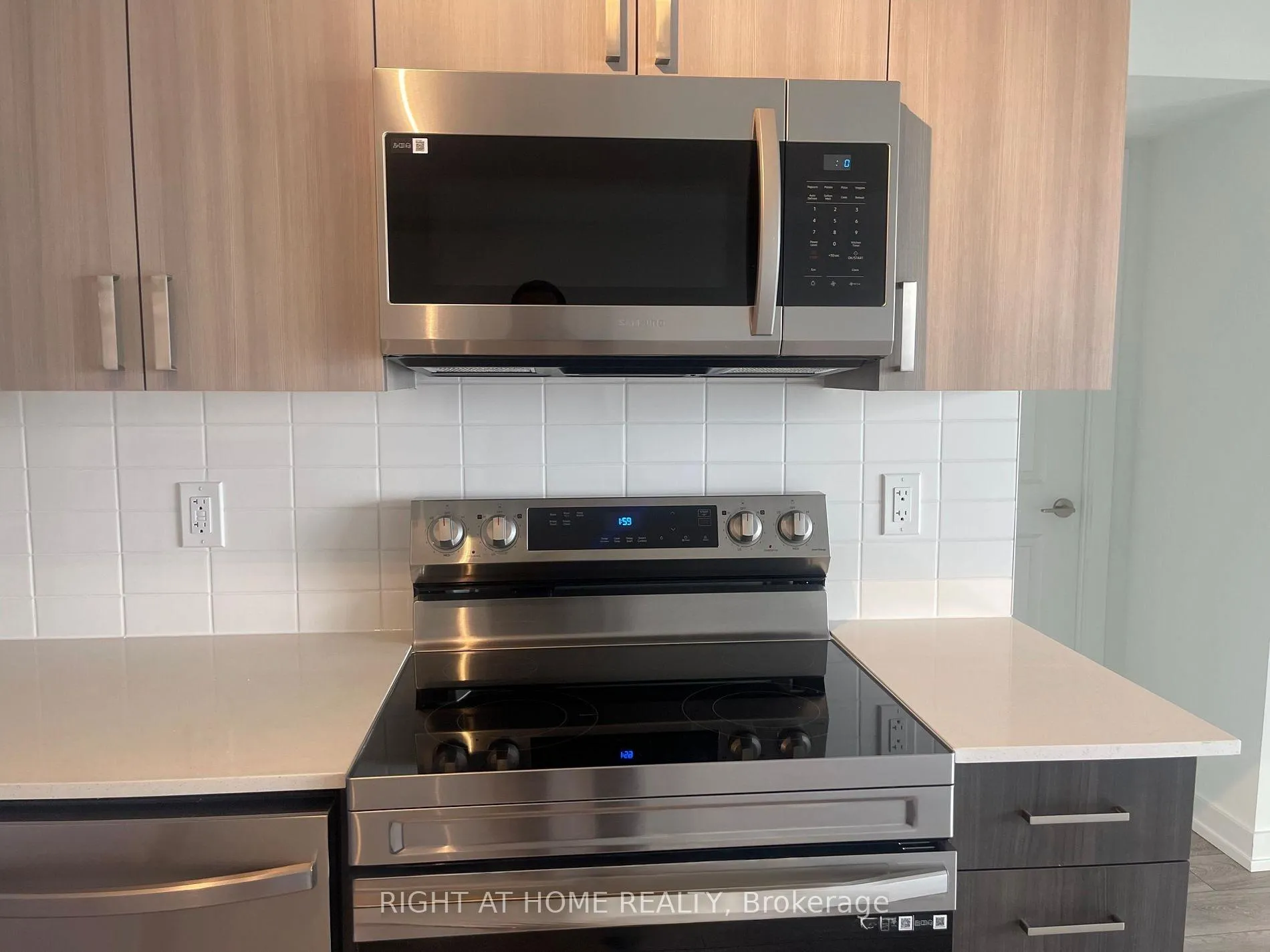 Photo 7 of Unit 1210, 1455 Celebration Drive, Pickering, Bay Ridges — HOMEH